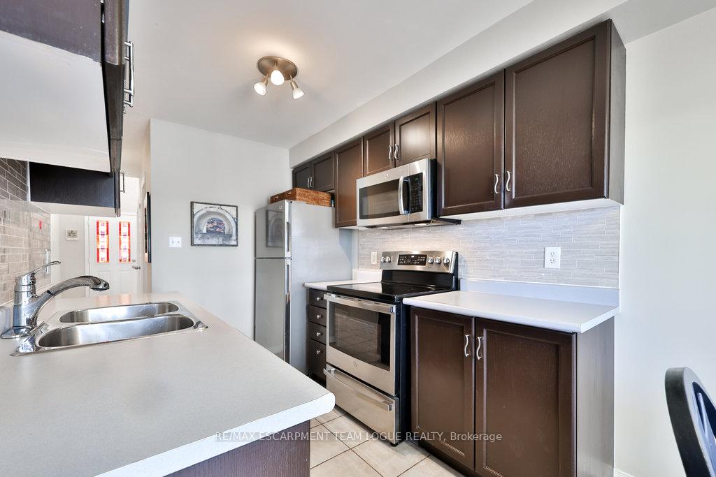 Photo 9 of Unit 11, 104 Frances Avenue, Hamilton, Stoney Creek — HOMEH