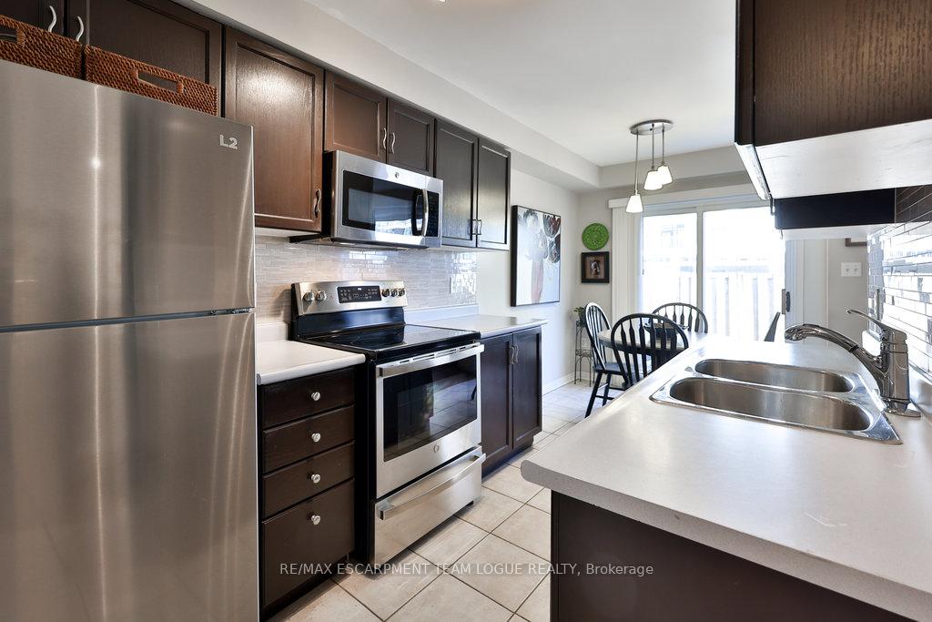 Photo 10 of Unit 11, 104 Frances Avenue, Hamilton, Stoney Creek — HOMEH