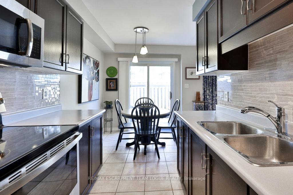 Photo 11 of Unit 11, 104 Frances Avenue, Hamilton, Stoney Creek — HOMEH
