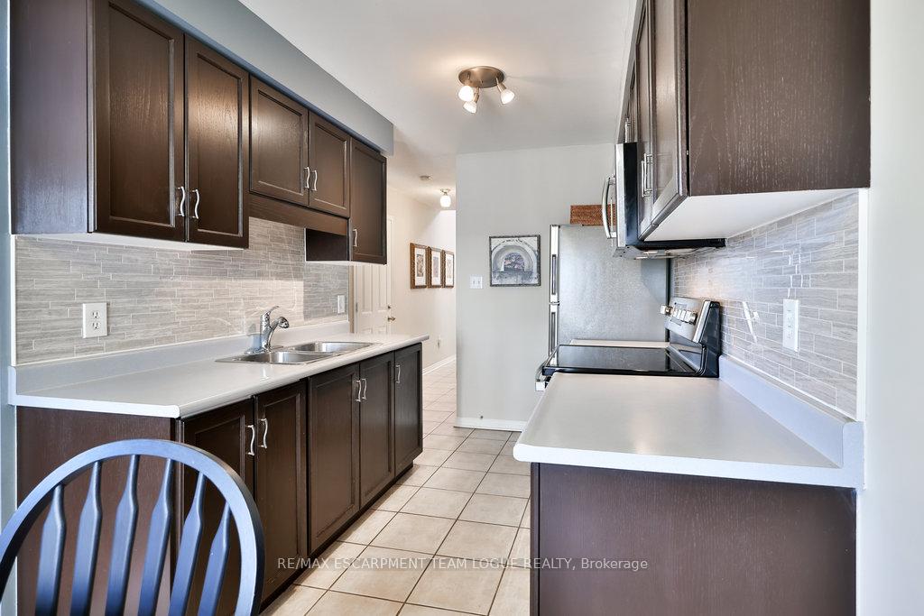 Photo 12 of Unit 11, 104 Frances Avenue, Hamilton, Stoney Creek — HOMEH
