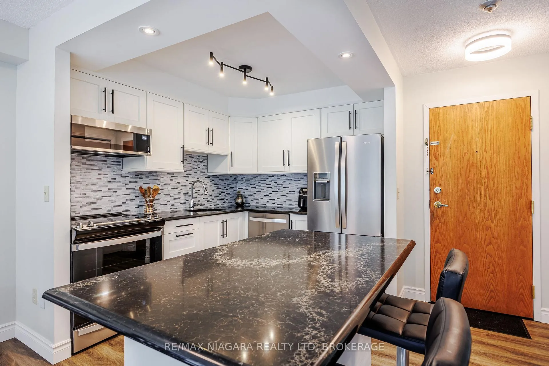 Photo 4 of Unit 307, 81 Scott Street, St. Catharines, Lakeport — HOMEH