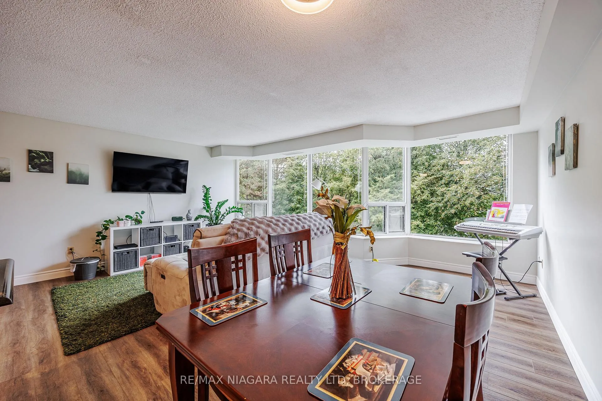 Photo 6 of Unit 307, 81 Scott Street, St. Catharines, Lakeport — HOMEH