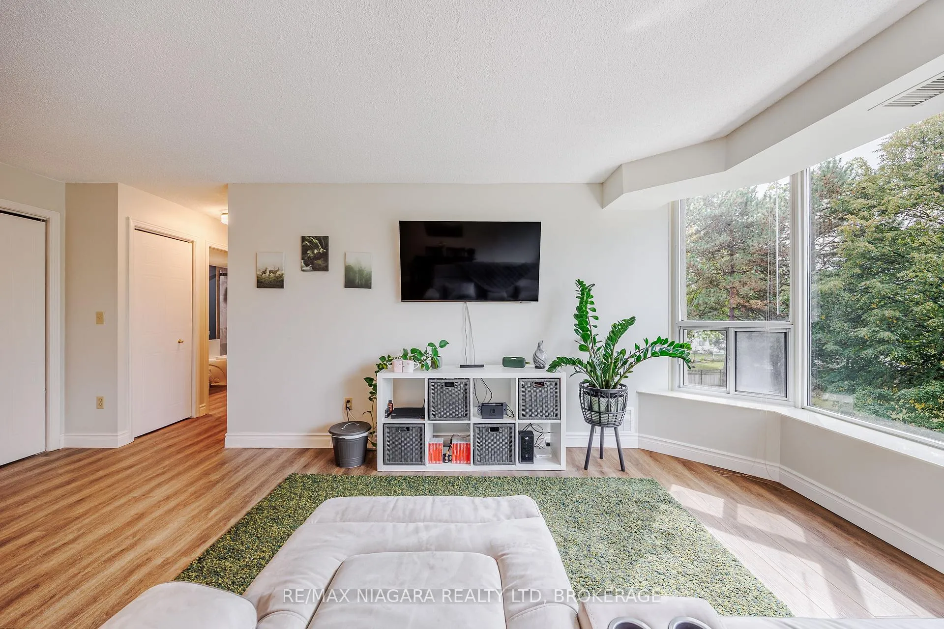 Photo 8 of Unit 307, 81 Scott Street, St. Catharines, Lakeport — HOMEH