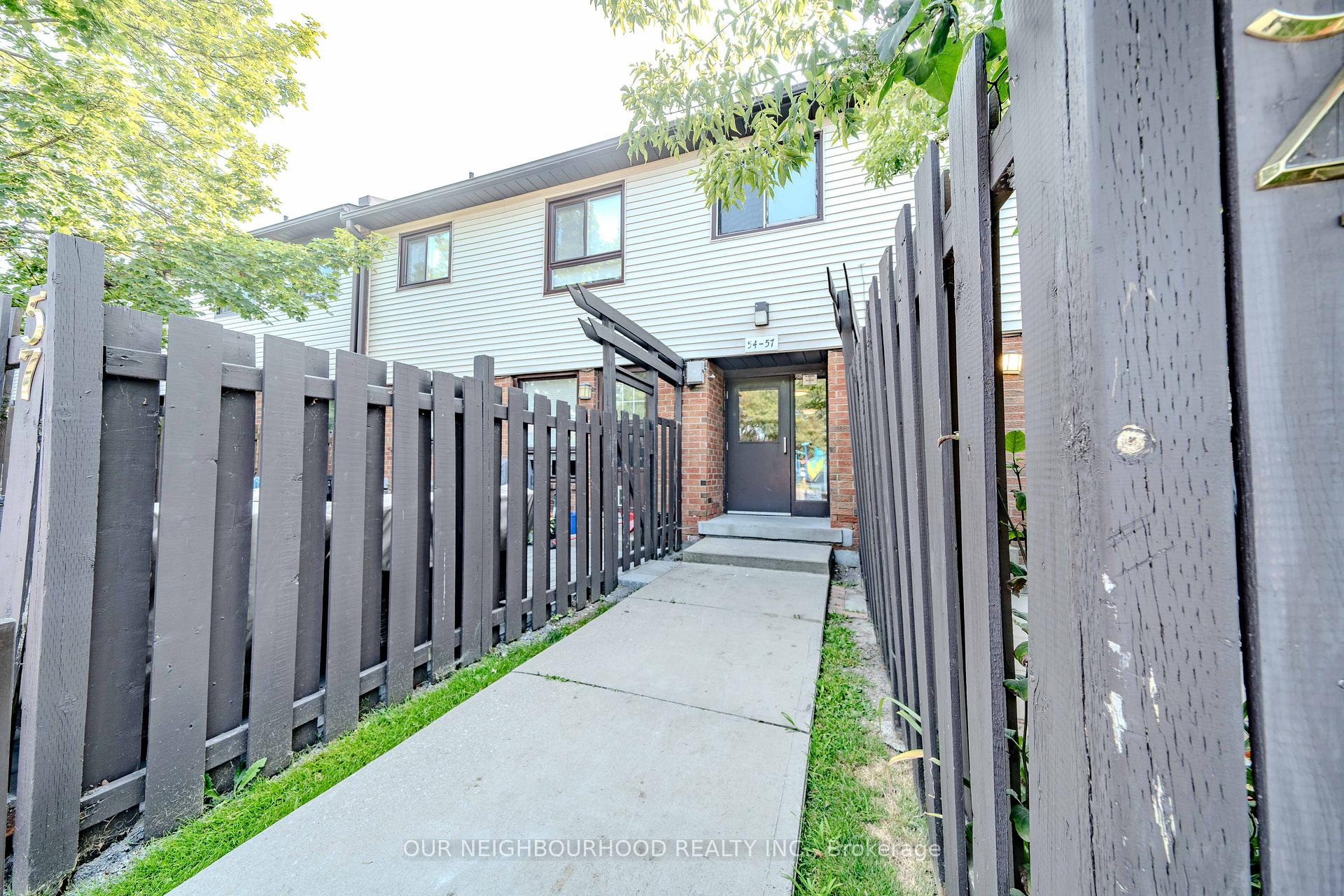 Front of Unit 56, 960 Glen Street