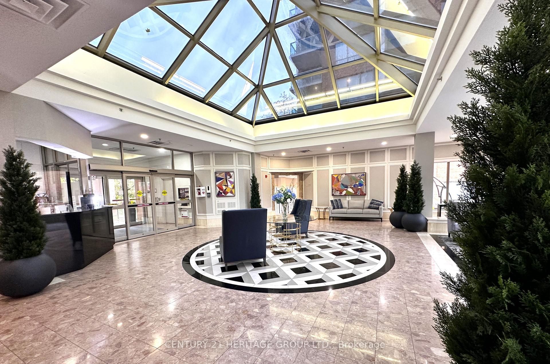 Photo 2 of Unit 504, 14924 Yonge Street, Aurora, Aurora Highlands — HOMEH