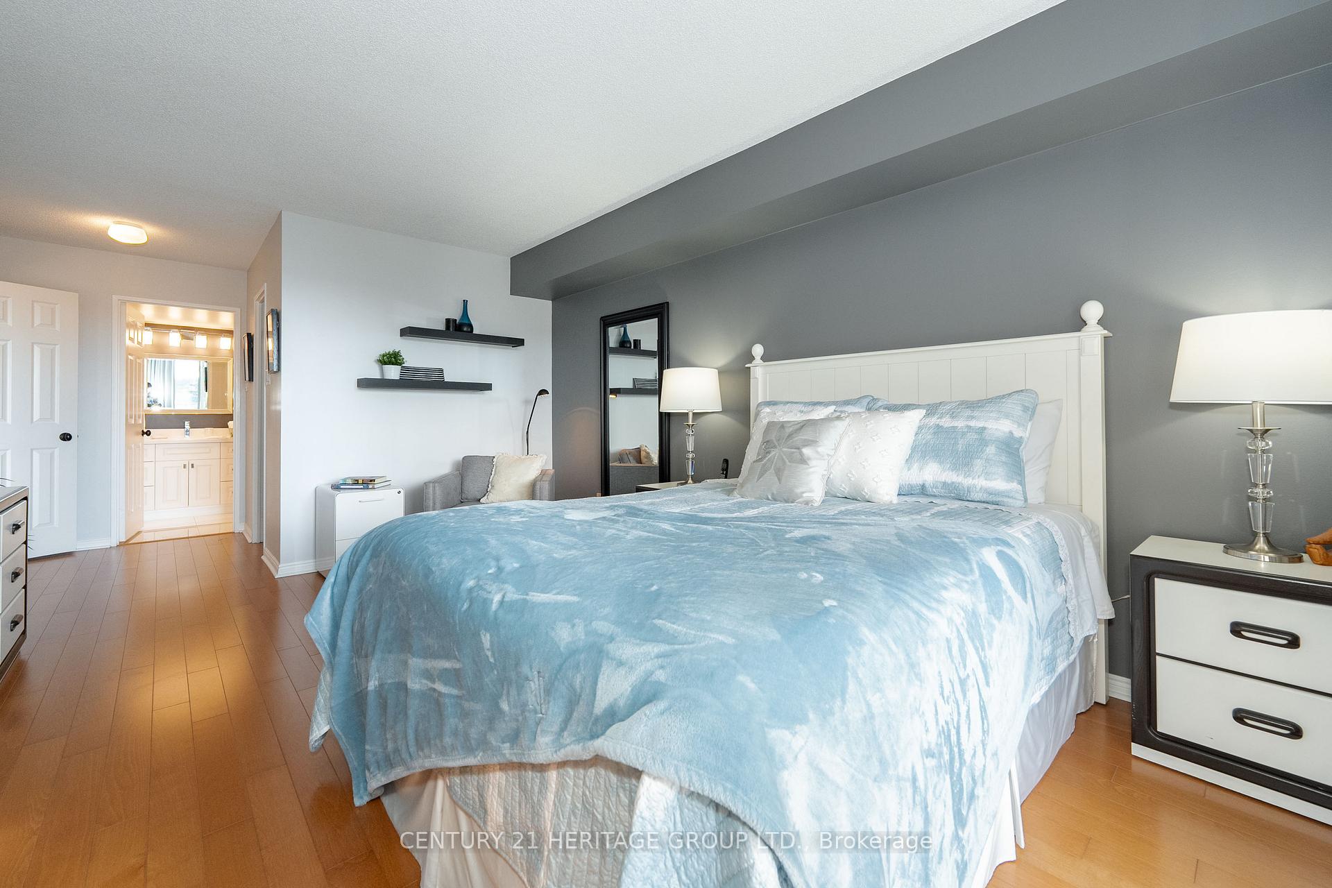 Photo 10 of Unit 504, 14924 Yonge Street, Aurora, Aurora Highlands — HOMEH