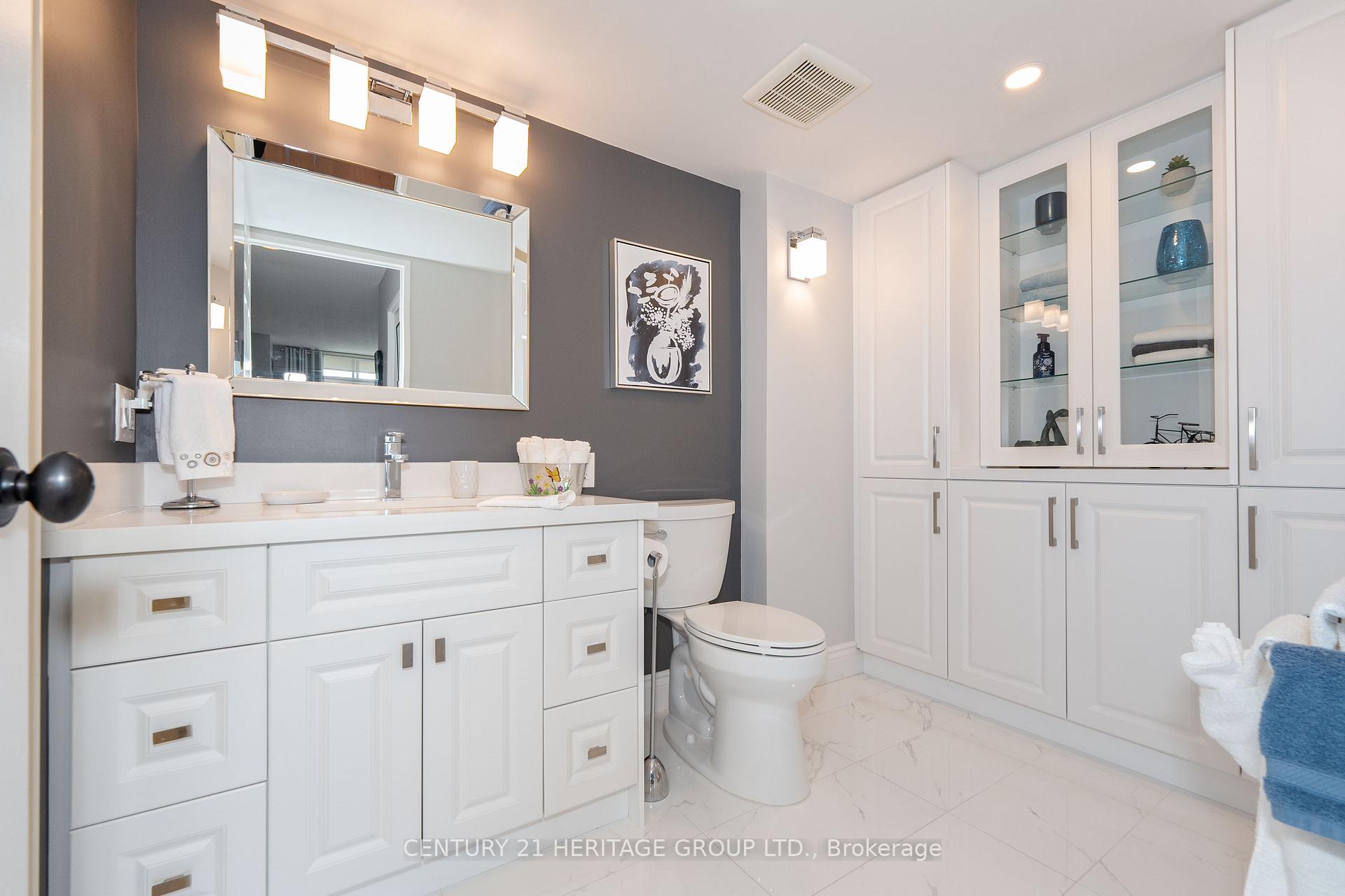 Photo 12 of Unit 504, 14924 Yonge Street, Aurora, Aurora Highlands — HOMEH