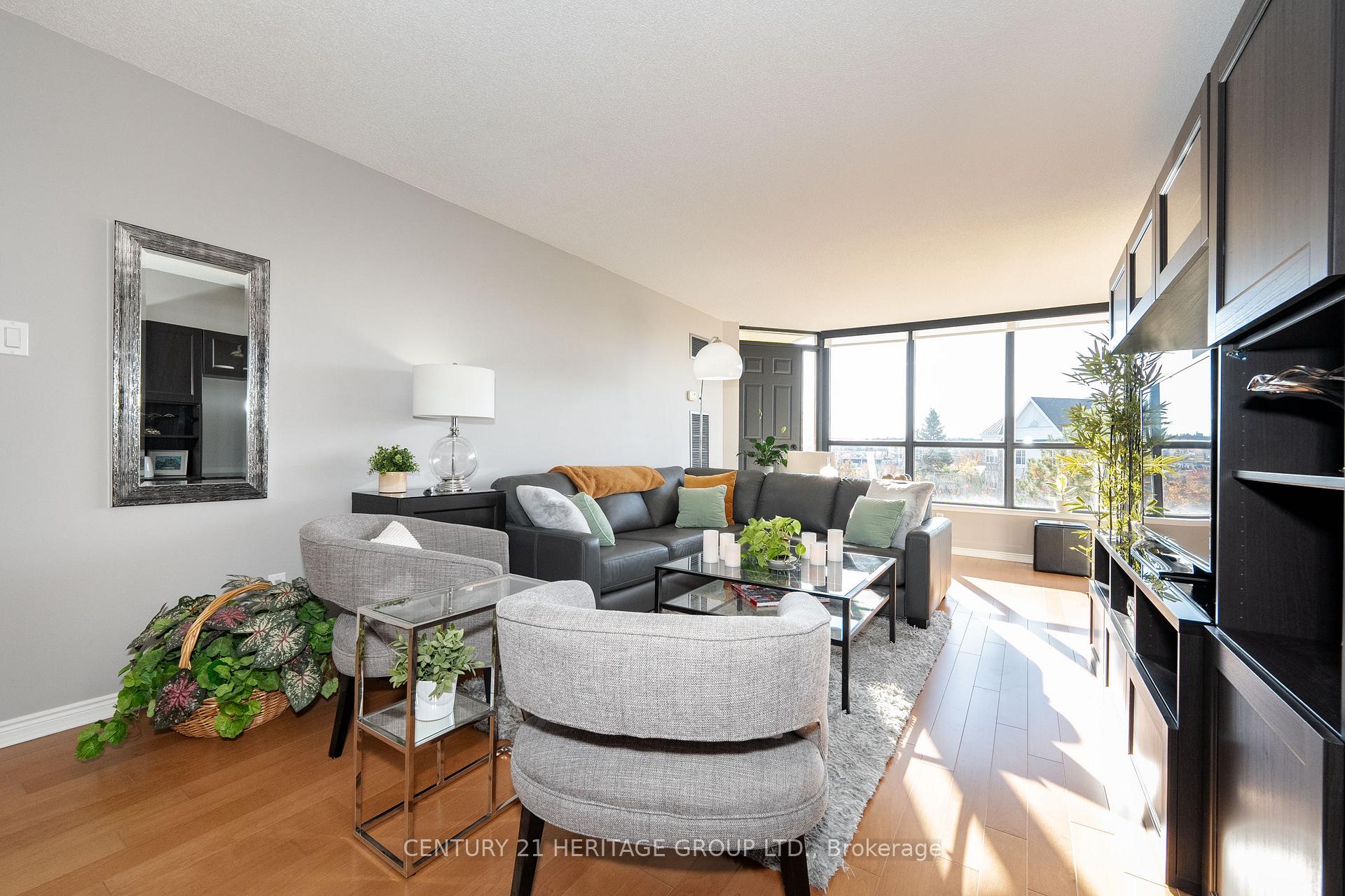 Photo 15 of Unit 504, 14924 Yonge Street, Aurora, Aurora Highlands — HOMEH