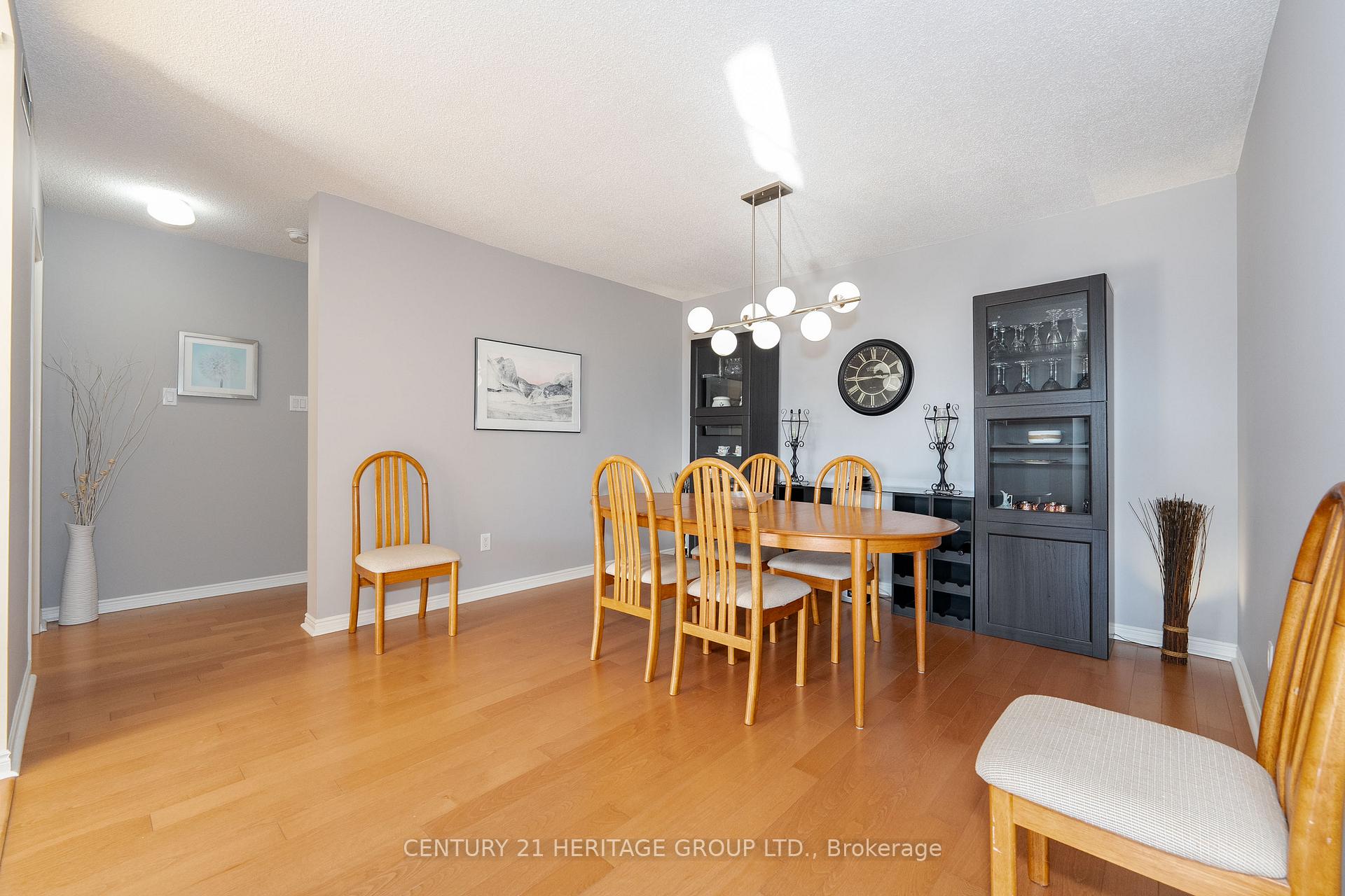 Photo 16 of Unit 504, 14924 Yonge Street, Aurora, Aurora Highlands — HOMEH