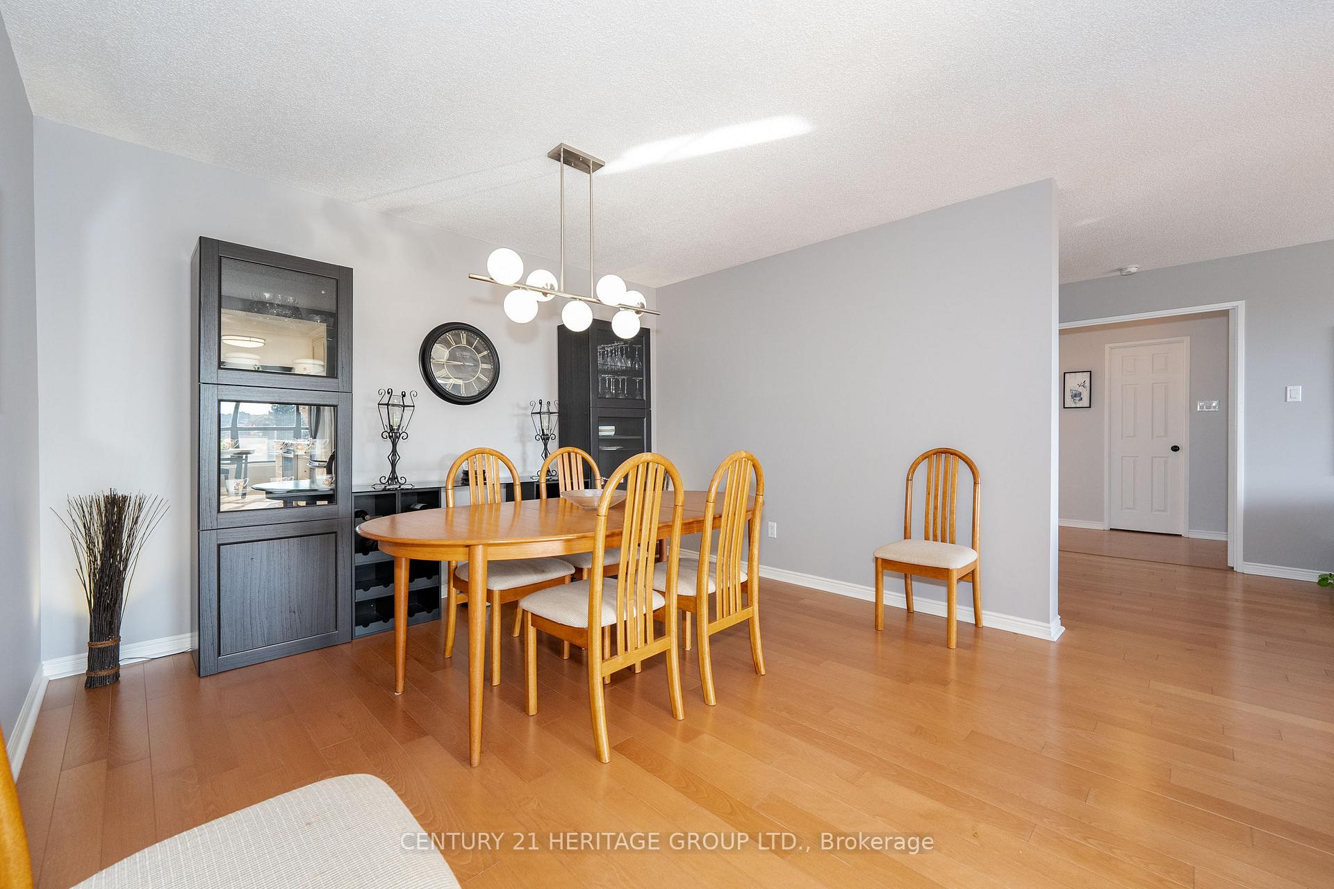 Photo 17 of Unit 504, 14924 Yonge Street, Aurora, Aurora Highlands — HOMEH
