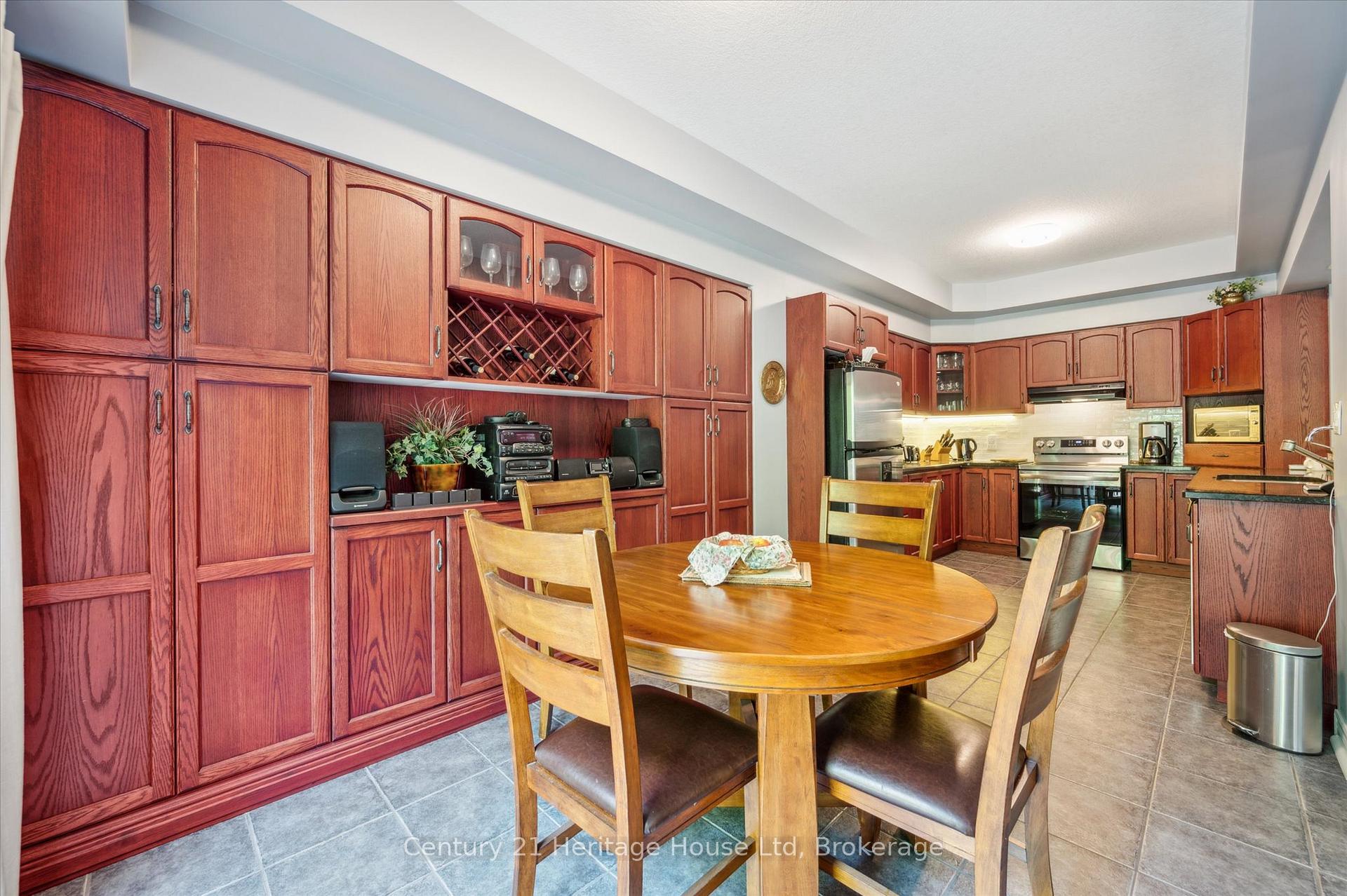 Photo 13 of Unit 32, 755 Willow Road, Guelph, Willow West/Sugarbush/West Acres — HOMEH