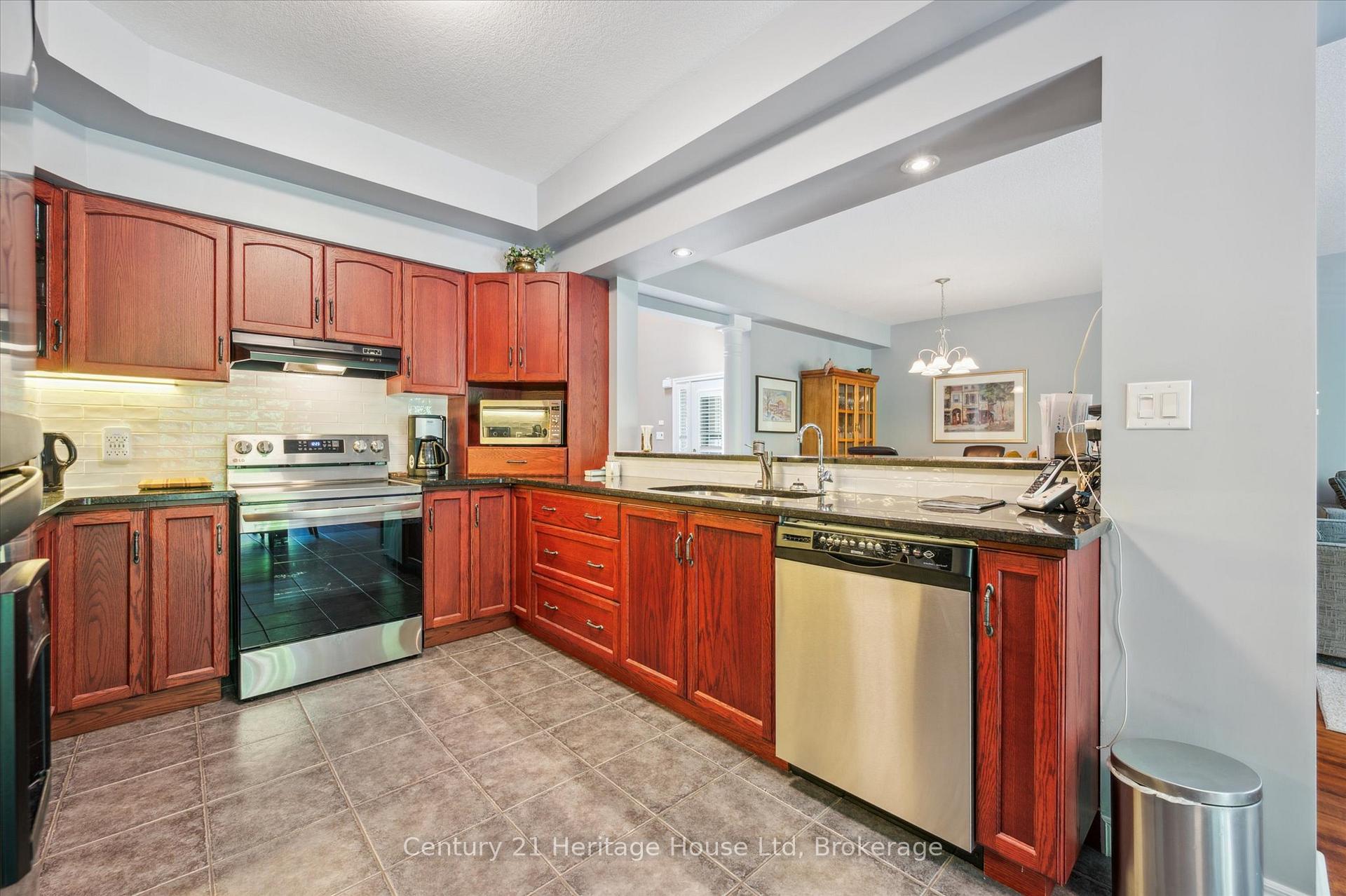 Photo 14 of Unit 32, 755 Willow Road, Guelph, Willow West/Sugarbush/West Acres — HOMEH