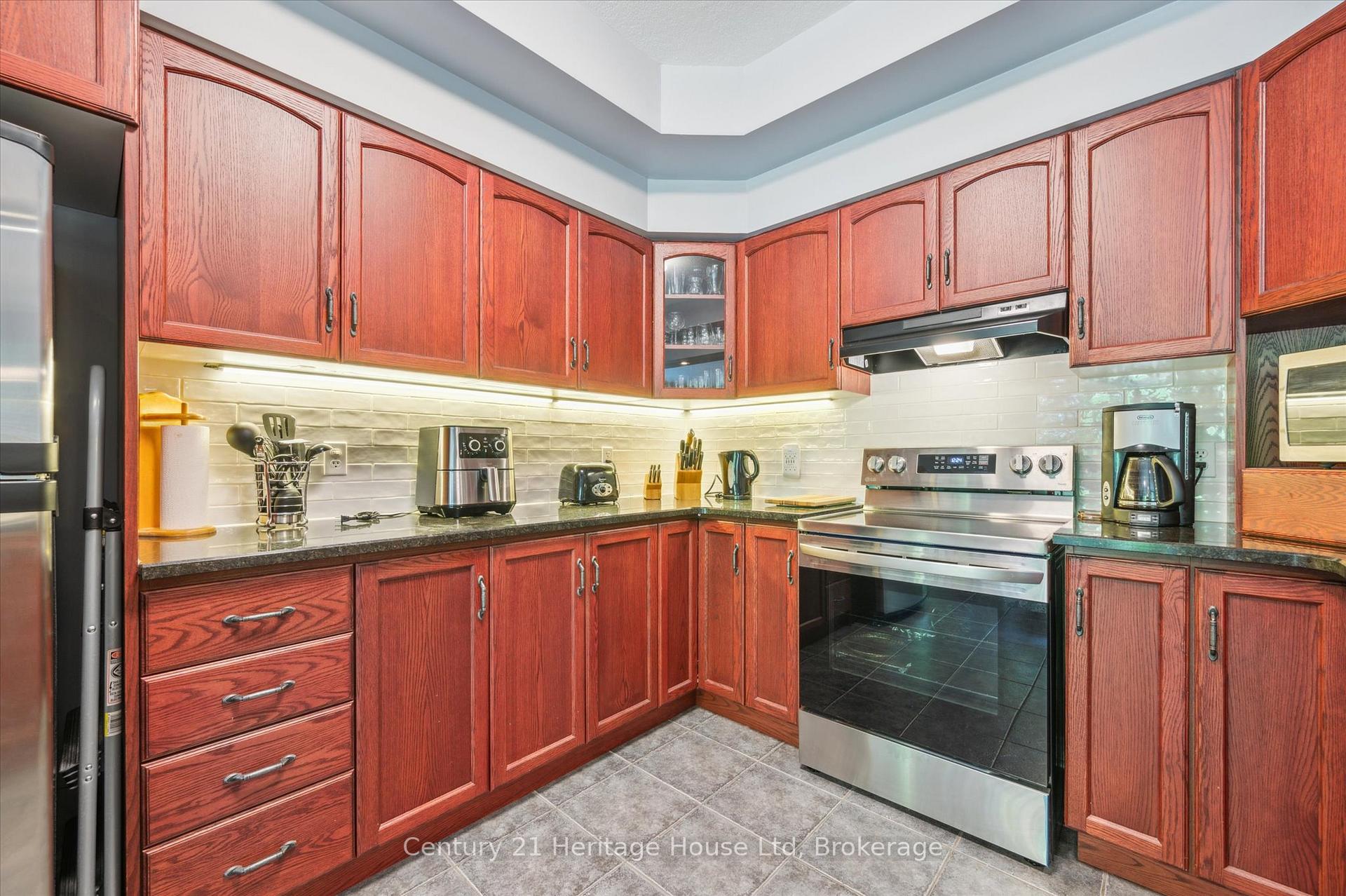 Photo 15 of Unit 32, 755 Willow Road, Guelph, Willow West/Sugarbush/West Acres — HOMEH