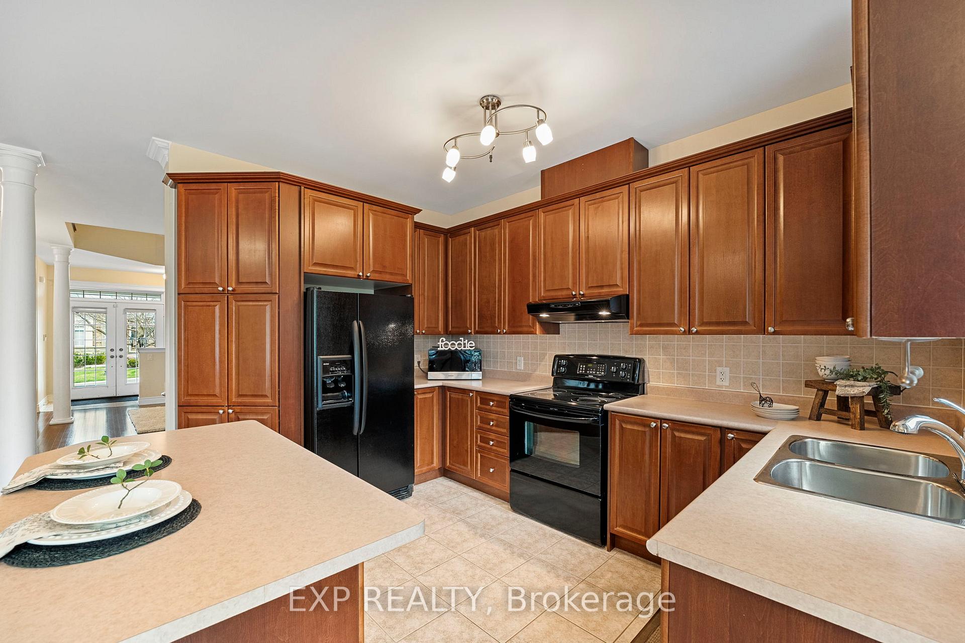 Photo 15 of 54 Stonecliffe Crescent, Aurora, Aurora Estates — HOMEH