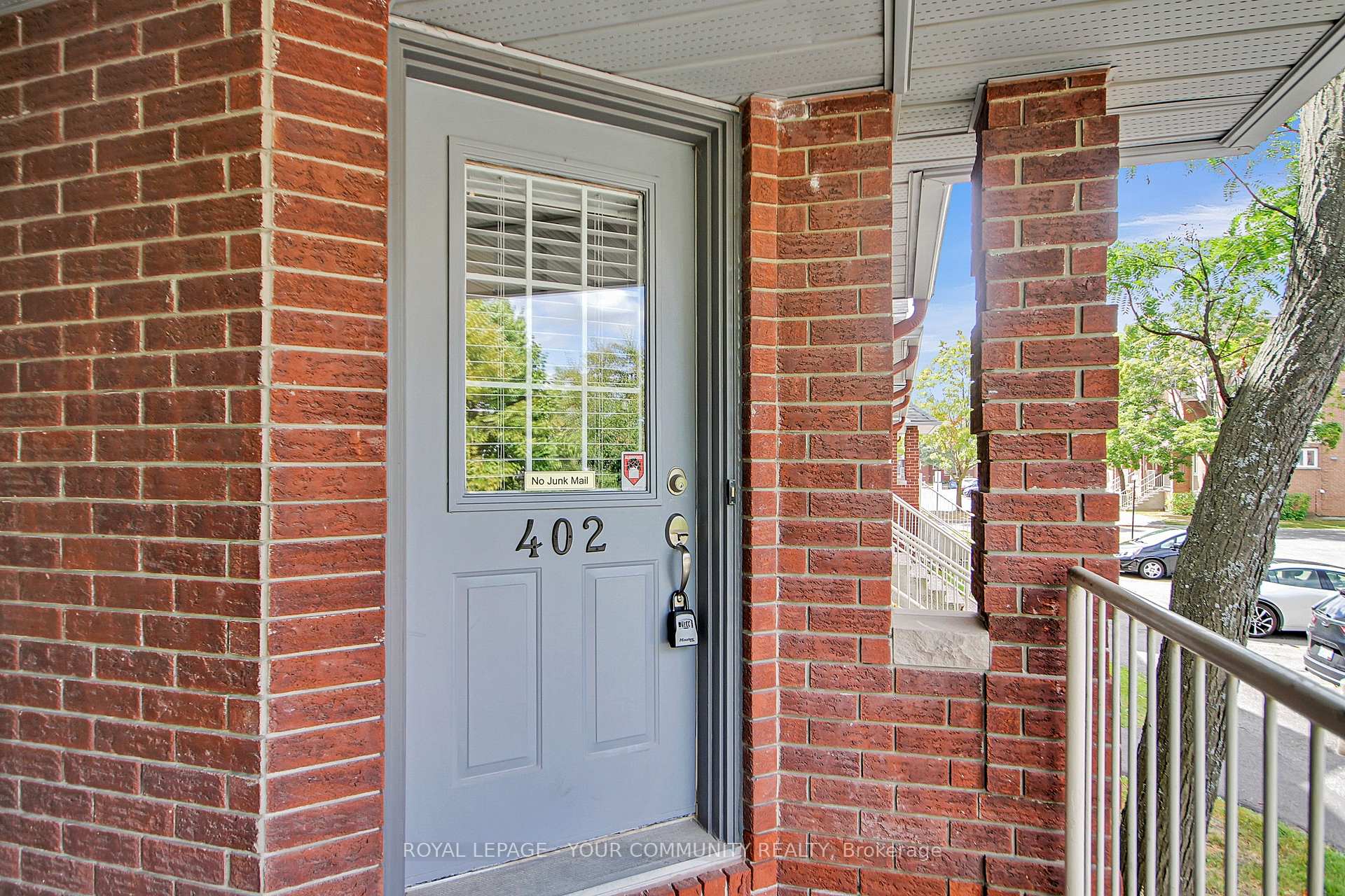 Photo 2 of 402 Briston Private, Ottawa, Hunt Club Park — HOMEH