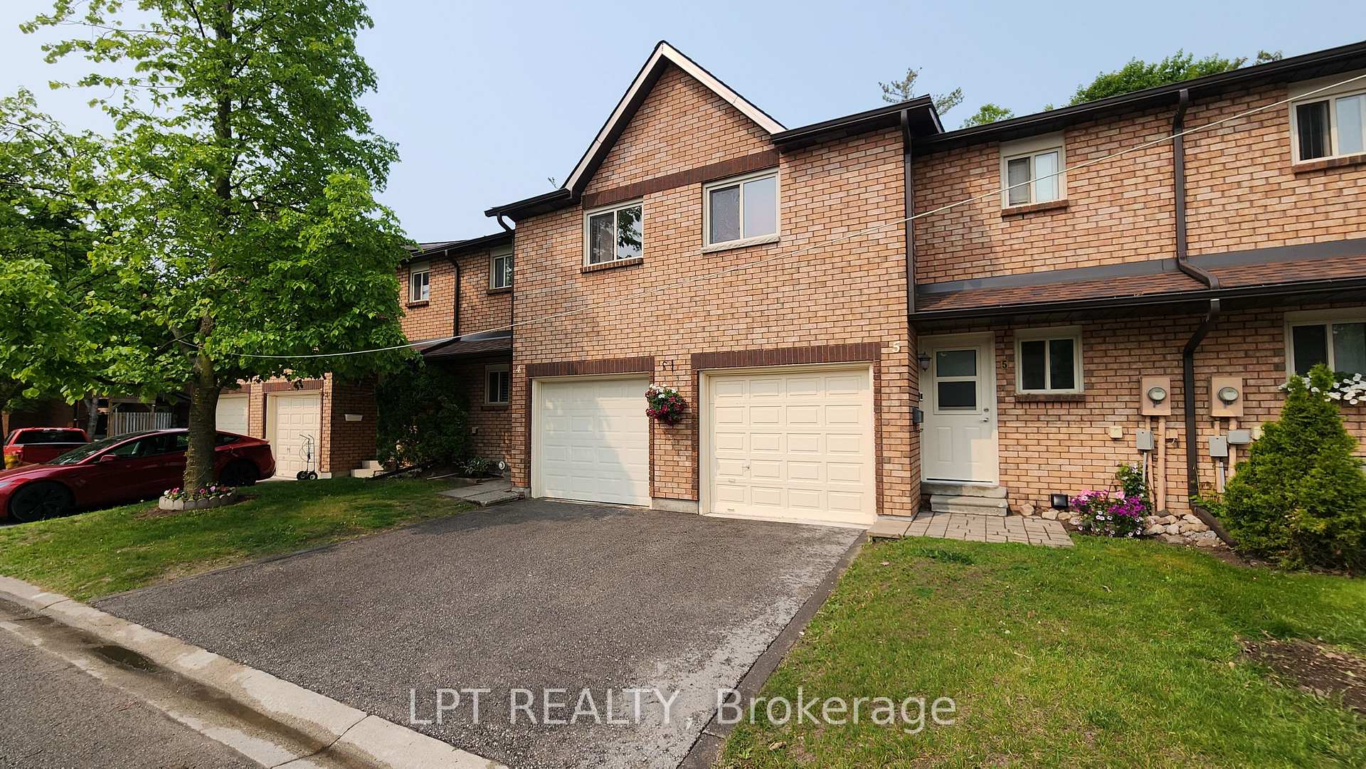 Front of 5 Evergreen Court