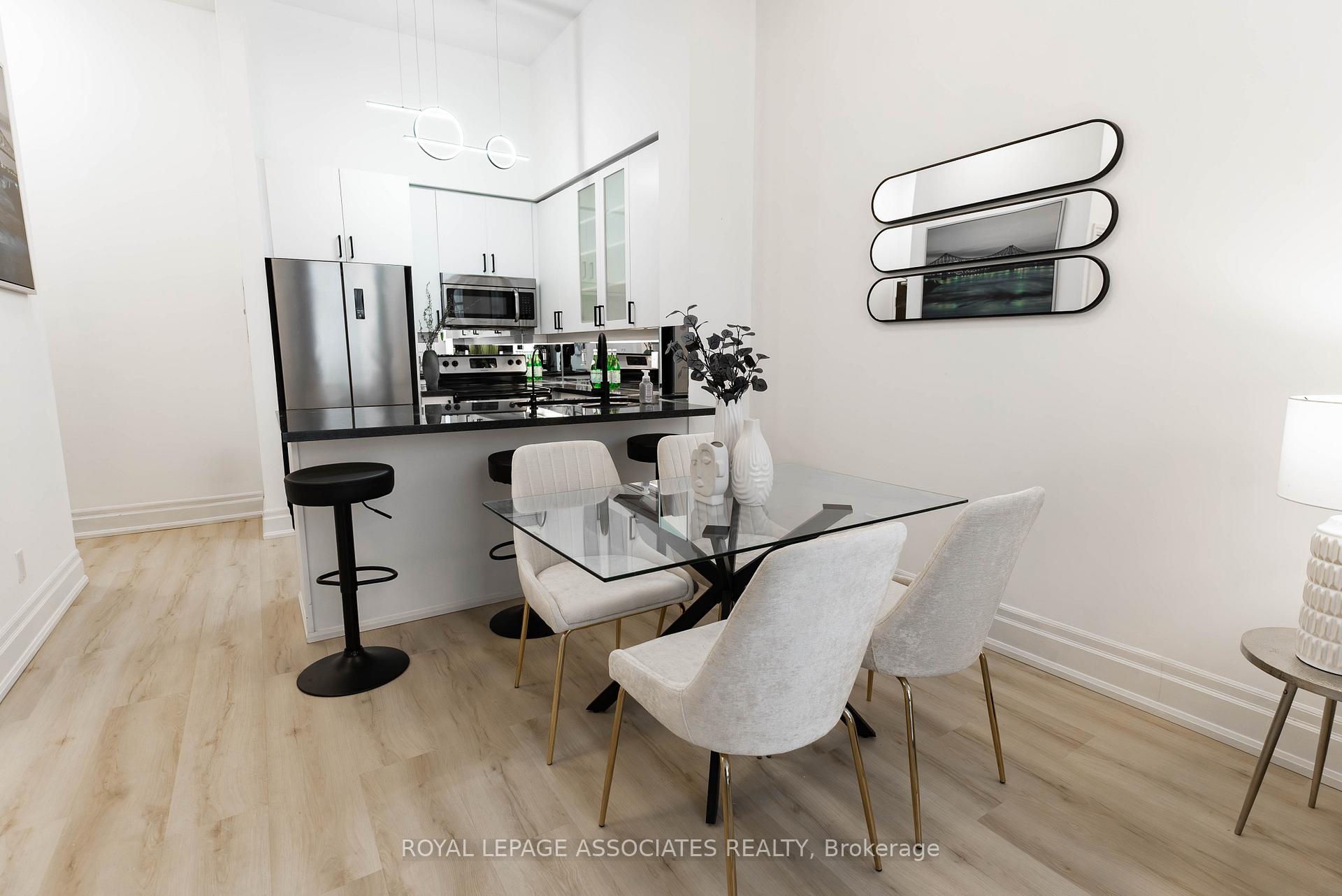 Photo 5 of Unit 101, 111 Upper Duke Crescent, Markham, Unionville — HOMEH
