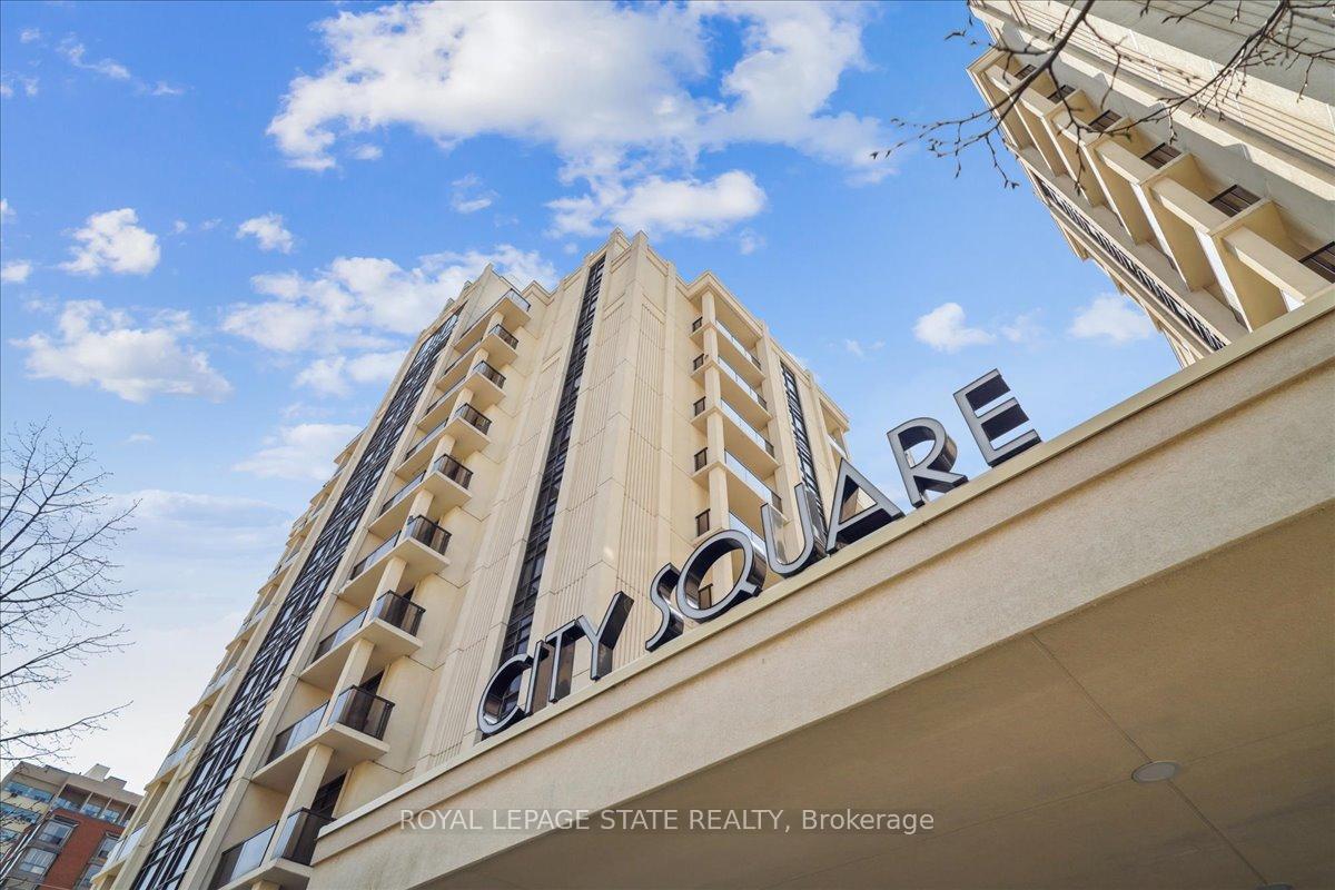 Front of Unit 809, 81 Robinson Street