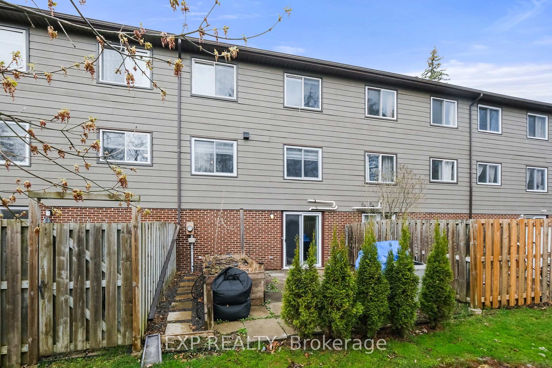 Photo 24 of 2133 Orient Park Drive, Ottawa, Blackburn Hamlet (South) — HOMEH