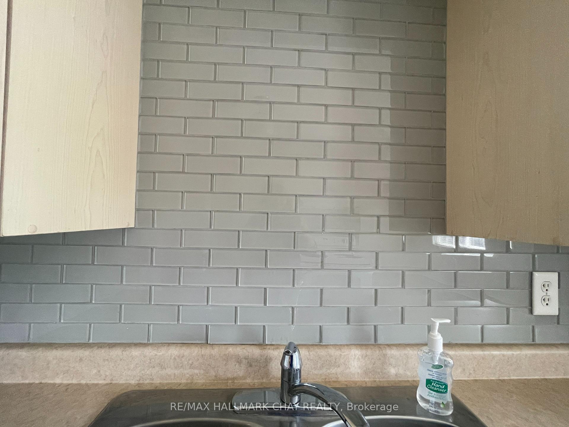 Photo 10 of 15 Coronation Parkway, Barrie, Innis-Shore — HOMEH
