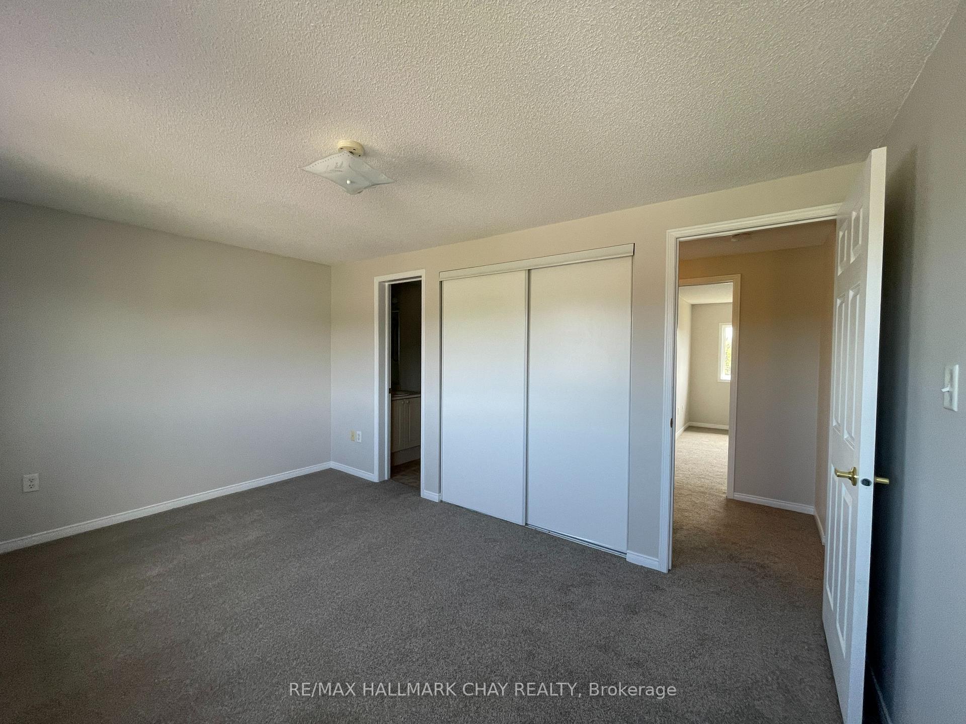 Photo 12 of 15 Coronation Parkway, Barrie, Innis-Shore — HOMEH