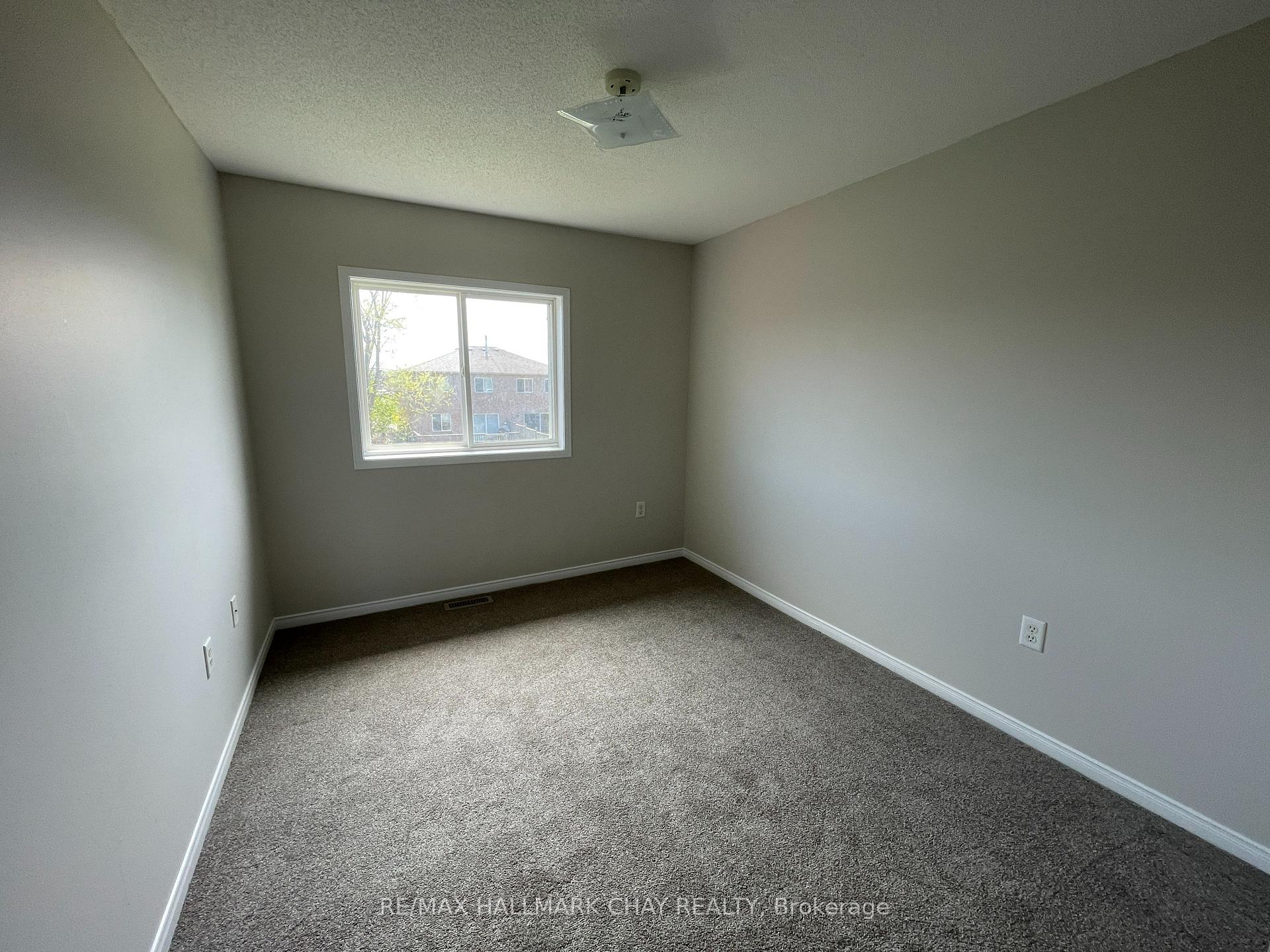 Photo 14 of 15 Coronation Parkway, Barrie, Innis-Shore — HOMEH