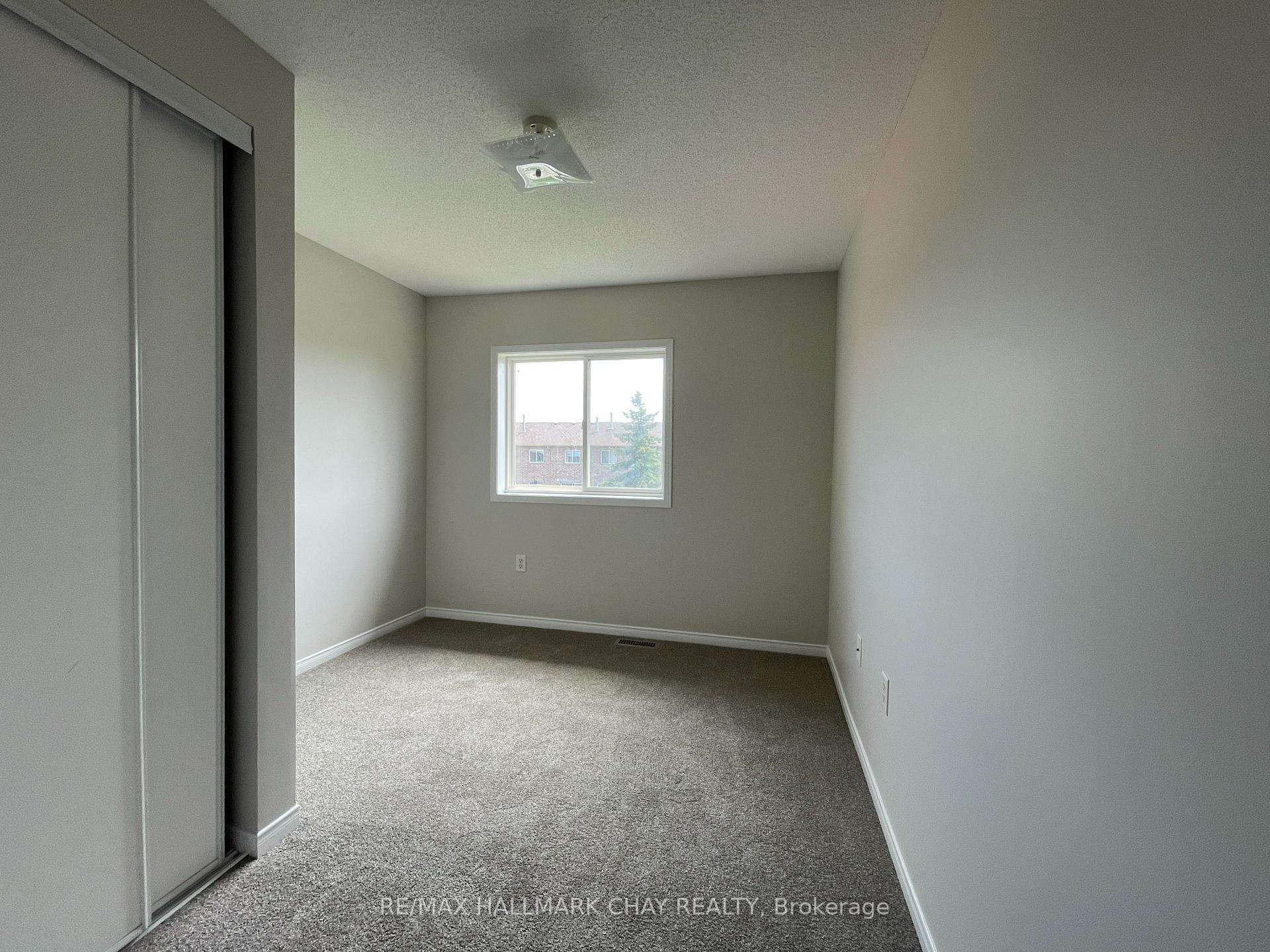 Photo 15 of 15 Coronation Parkway, Barrie, Innis-Shore — HOMEH
