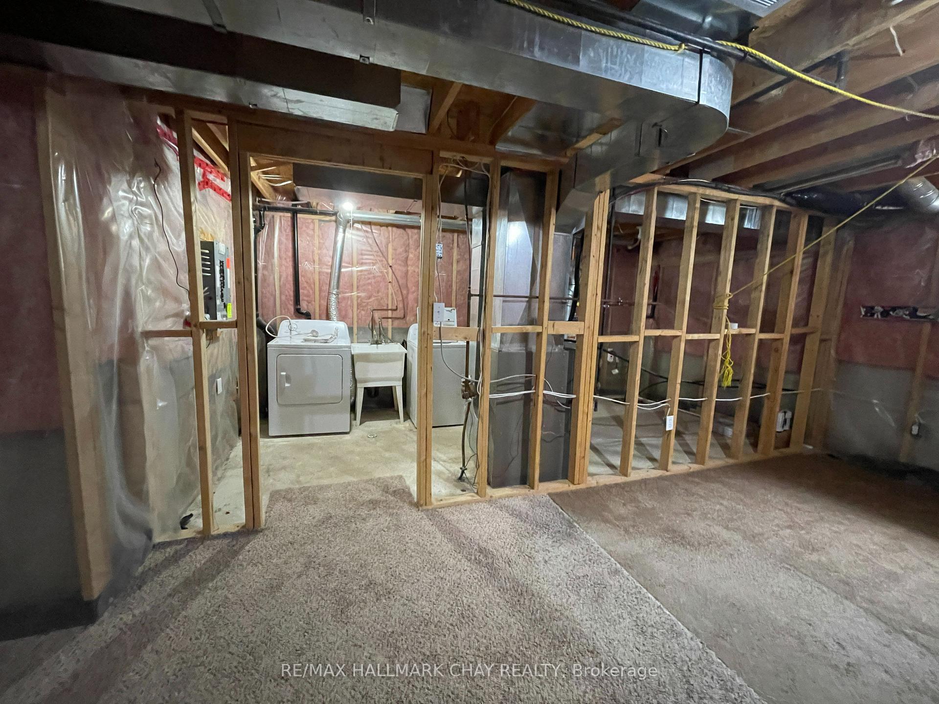 Photo 17 of 15 Coronation Parkway, Barrie, Innis-Shore — HOMEH