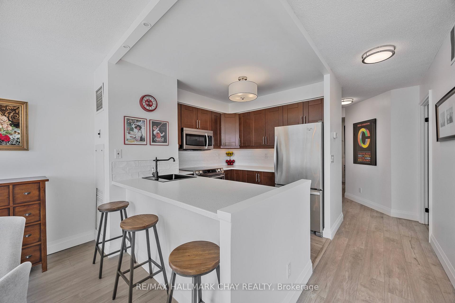 Photo 7 of Unit 811, 140 Dunlop Street E, Barrie, City Centre — HOMEH