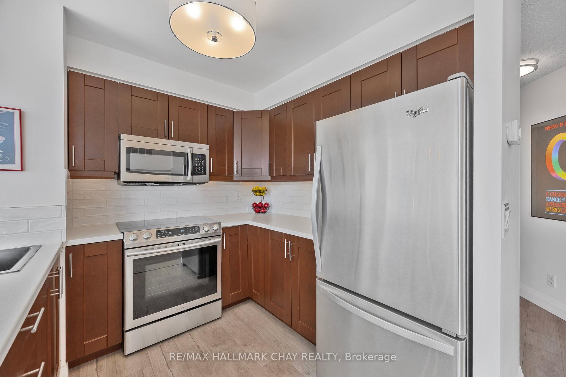 Photo 9 of Unit 811, 140 Dunlop Street E, Barrie, City Centre — HOMEH