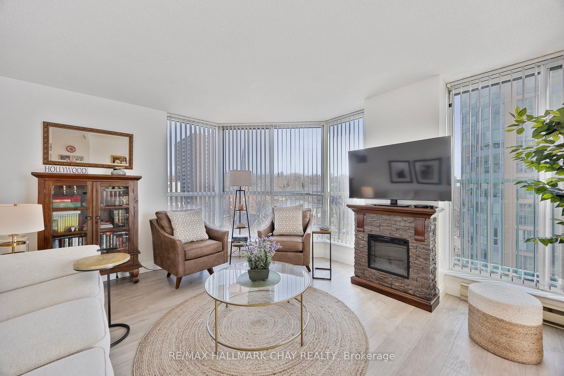 Photo 14 of Unit 811, 140 Dunlop Street E, Barrie, City Centre — HOMEH