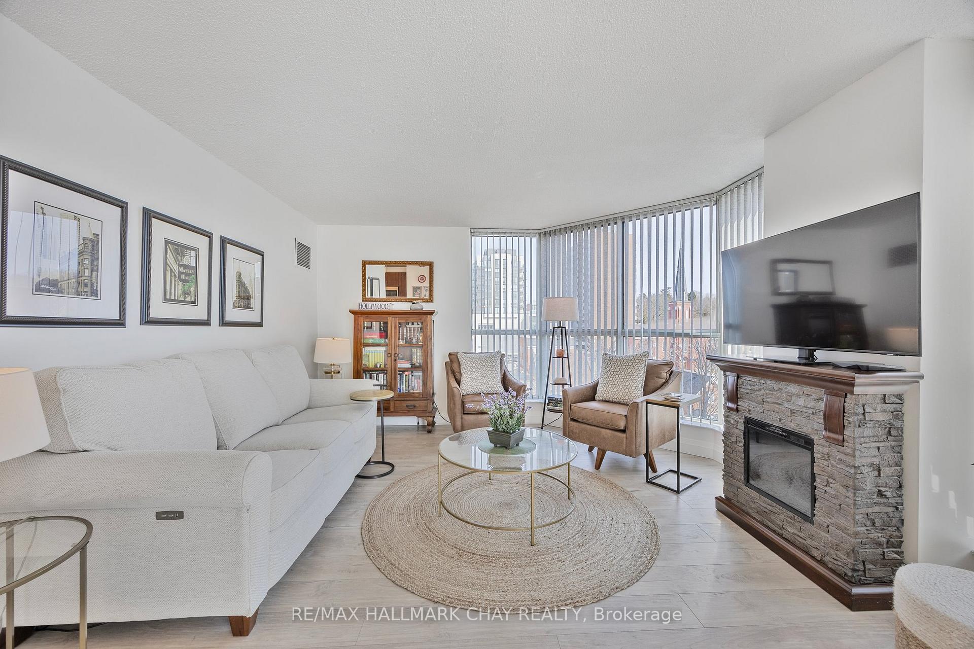 Photo 15 of Unit 811, 140 Dunlop Street E, Barrie, City Centre — HOMEH