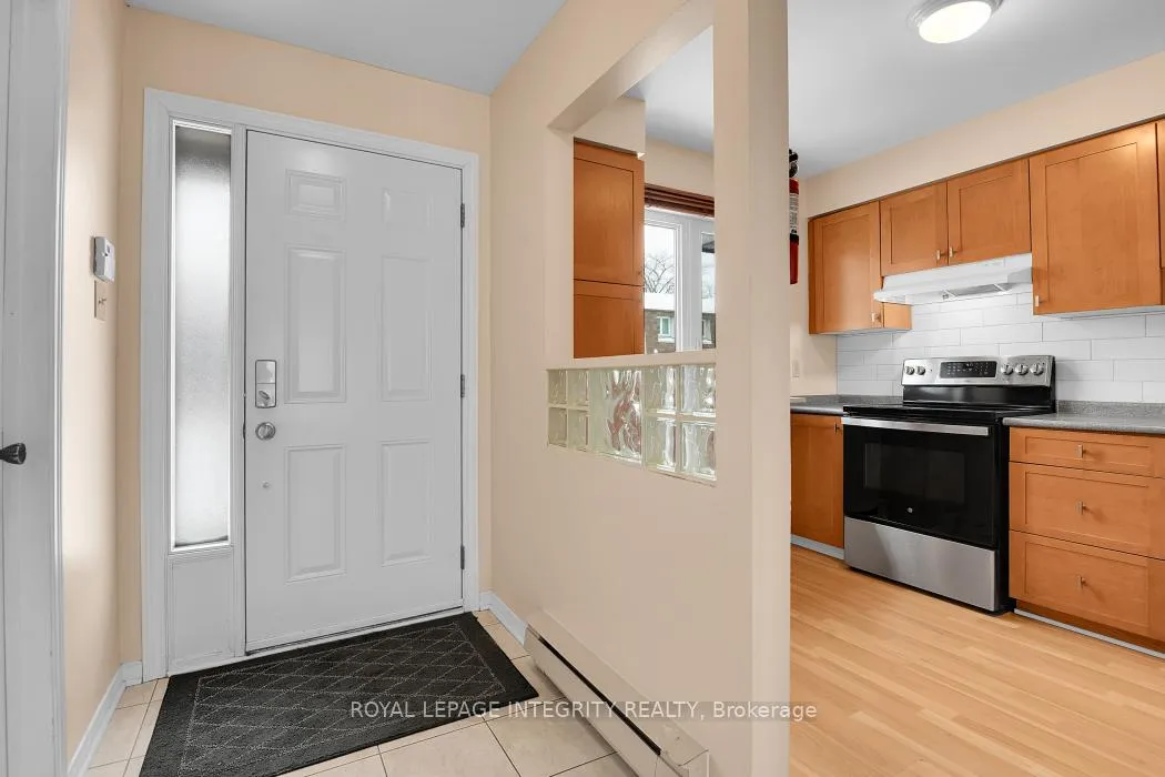 Photo 2 of 1312 Alness Court, Ottawa, Pineview — HOMEH