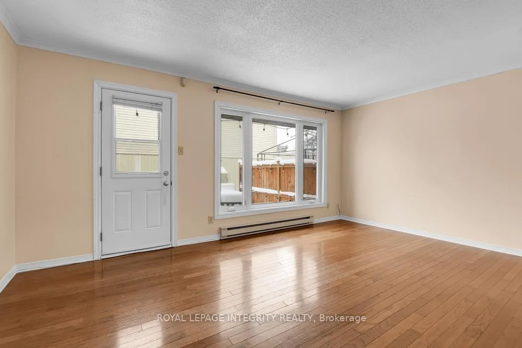 Photo 4 of 1312 Alness Court, Ottawa, Pineview — HOMEH