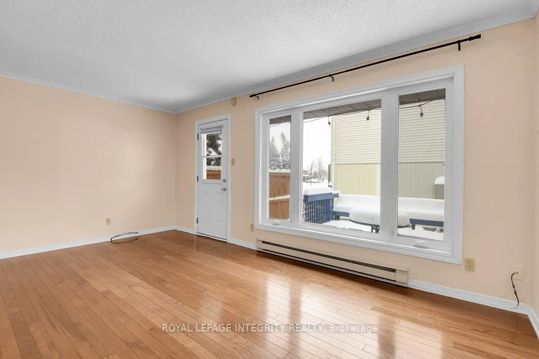 Photo 5 of 1312 Alness Court, Ottawa, Pineview — HOMEH