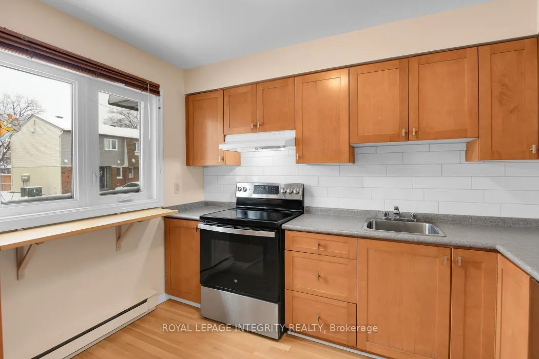 Photo 9 of 1312 Alness Court, Ottawa, Pineview — HOMEH