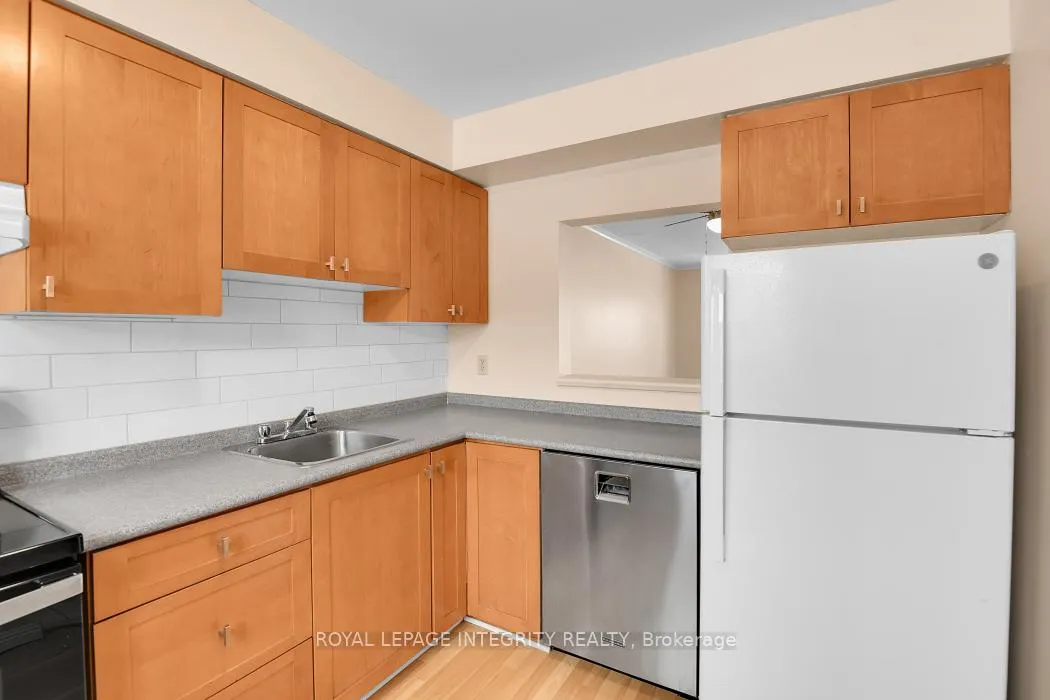 Photo 10 of 1312 Alness Court, Ottawa, Pineview — HOMEH