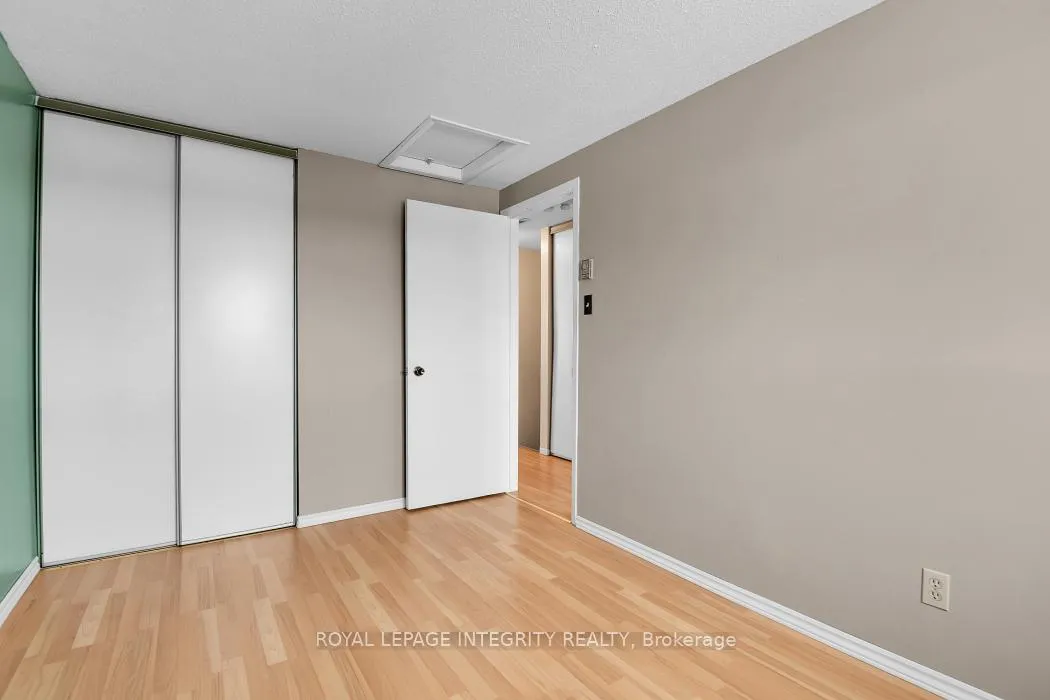 Photo 18 of 1312 Alness Court, Ottawa, Pineview — HOMEH