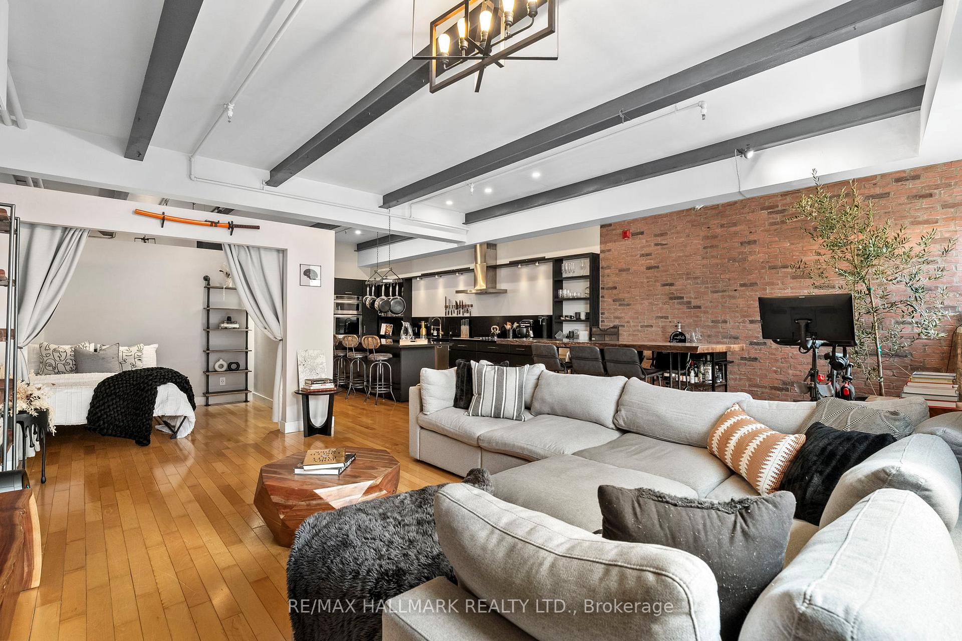 Front of Unit 215, 326 Carlaw Avenue