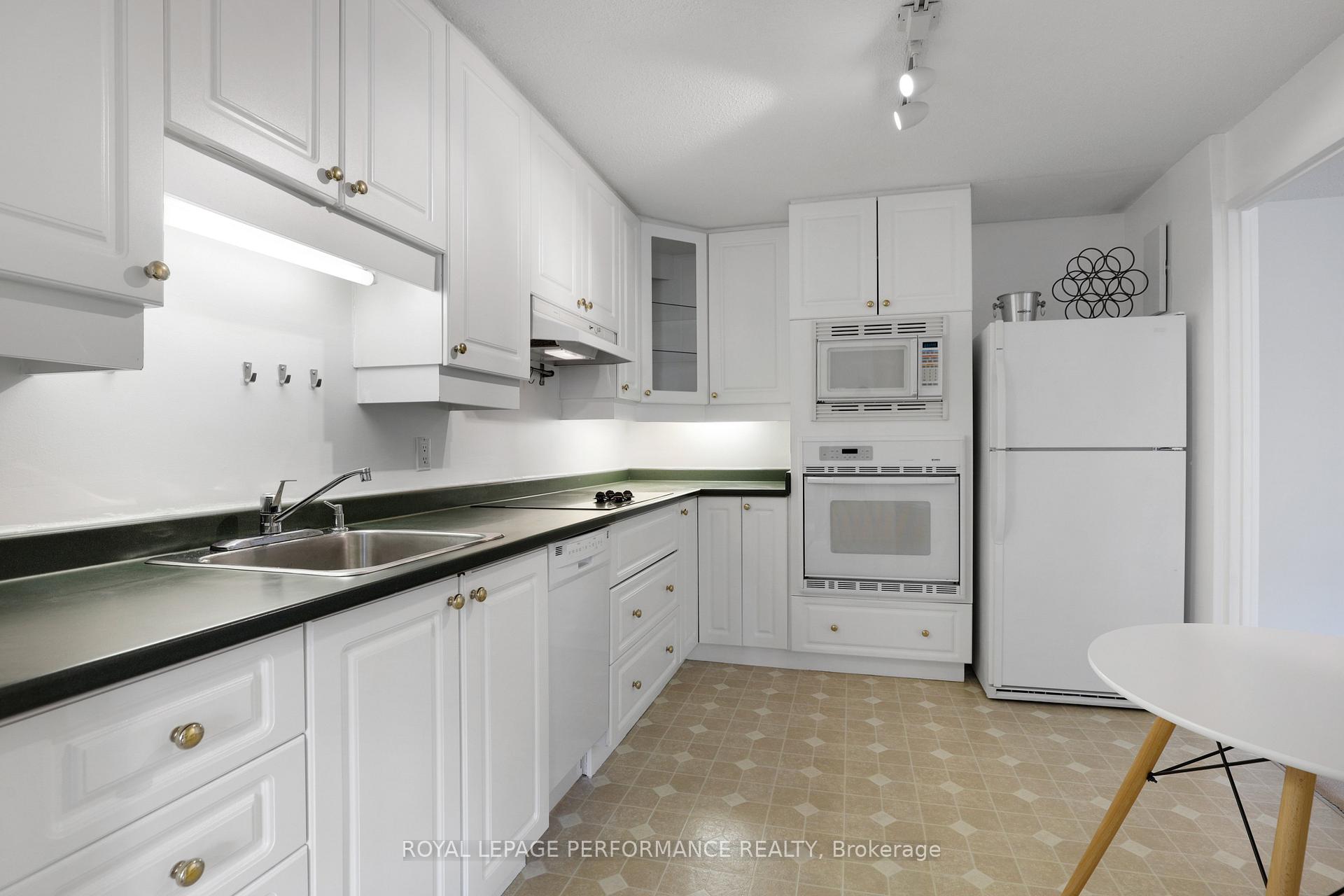 Photo 15 of Unit 802, 1465 Baseline Road, Ottawa, Copeland Park — HOMEH