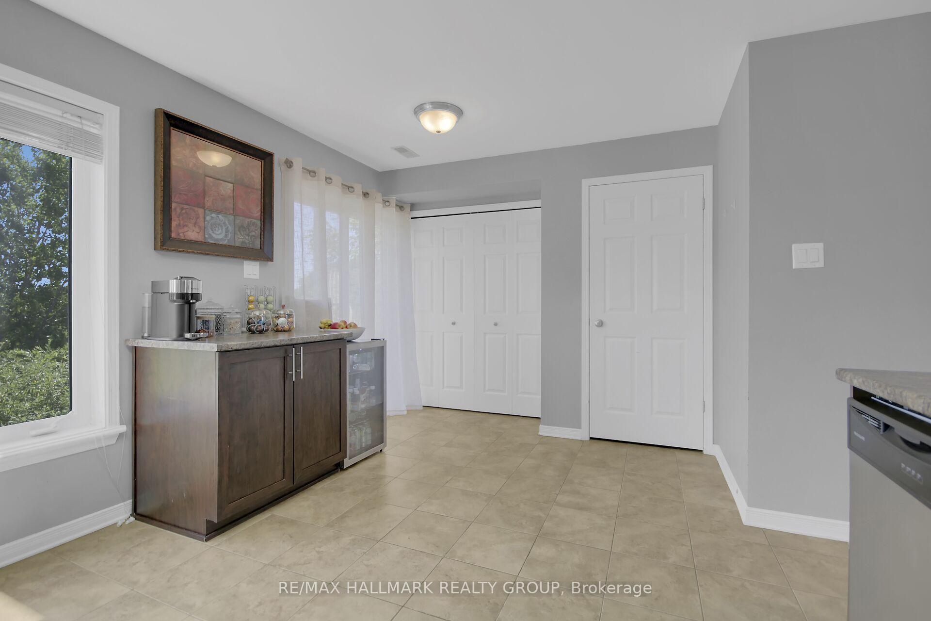 Photo 16 of Unit 9, 671 Reardon Private, Ottawa, Heron Gate/Industrial Park — HOMEH