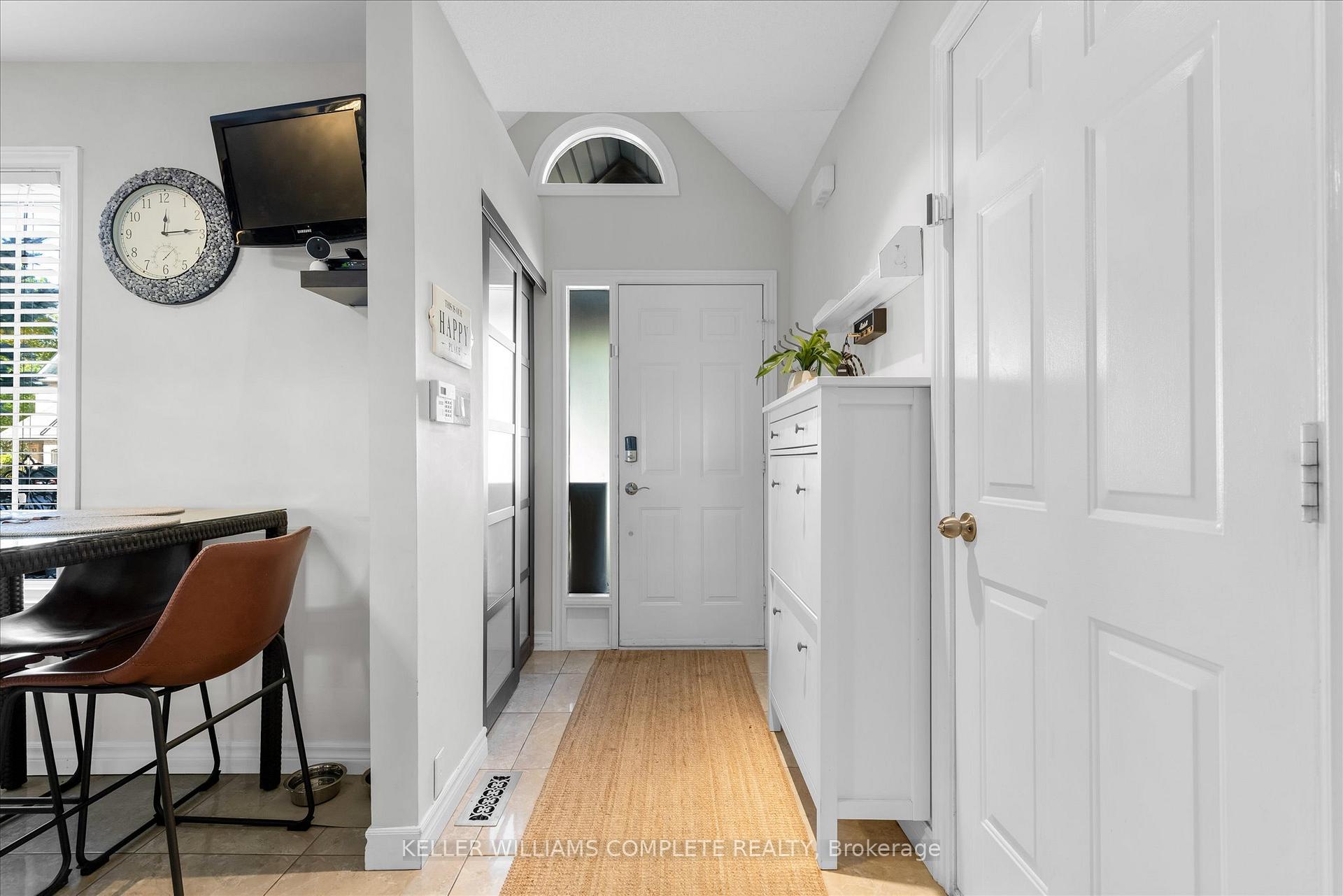 Photo 5 of Unit 14, 286 Hamilton Drive, Hamilton, Ancaster — HOMEH
