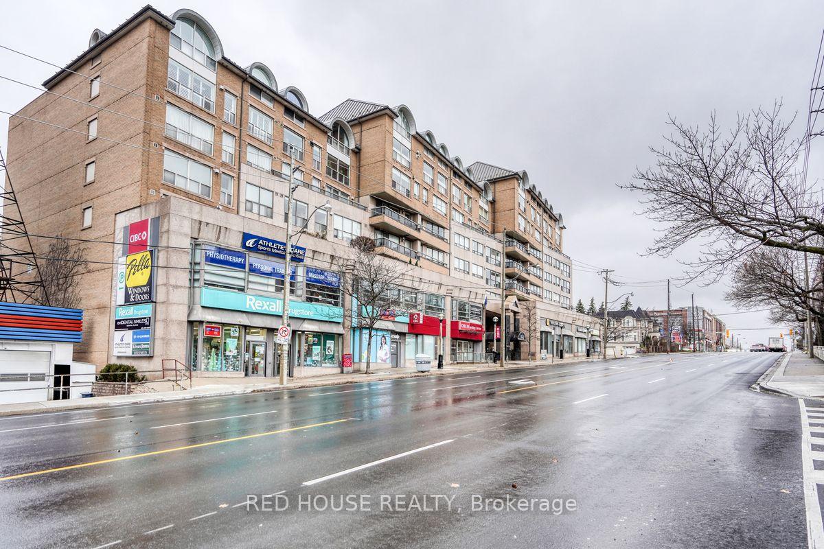 Front of Unit 704, 1818 Bayview Avenue
