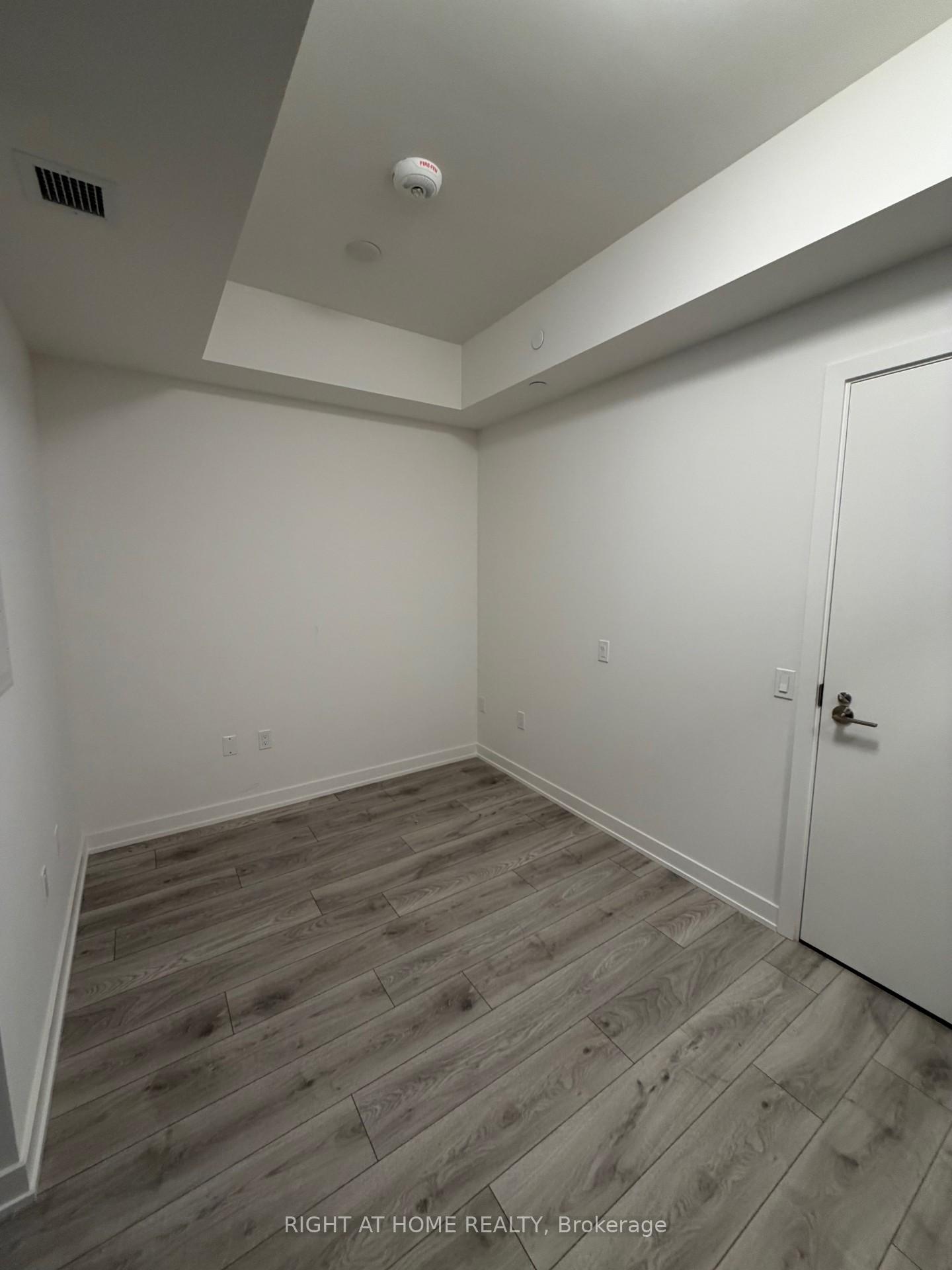 Photo 3 of Unit 703, 110 Broadway Avenue, Toronto, Mount Pleasant West — HOMEH