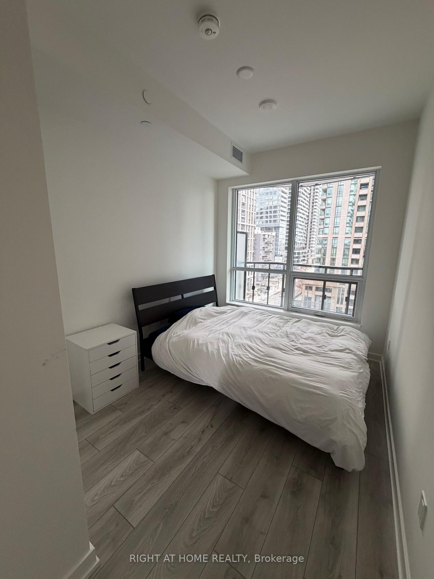 Photo 4 of Unit 703, 110 Broadway Avenue, Toronto, Mount Pleasant West — HOMEH