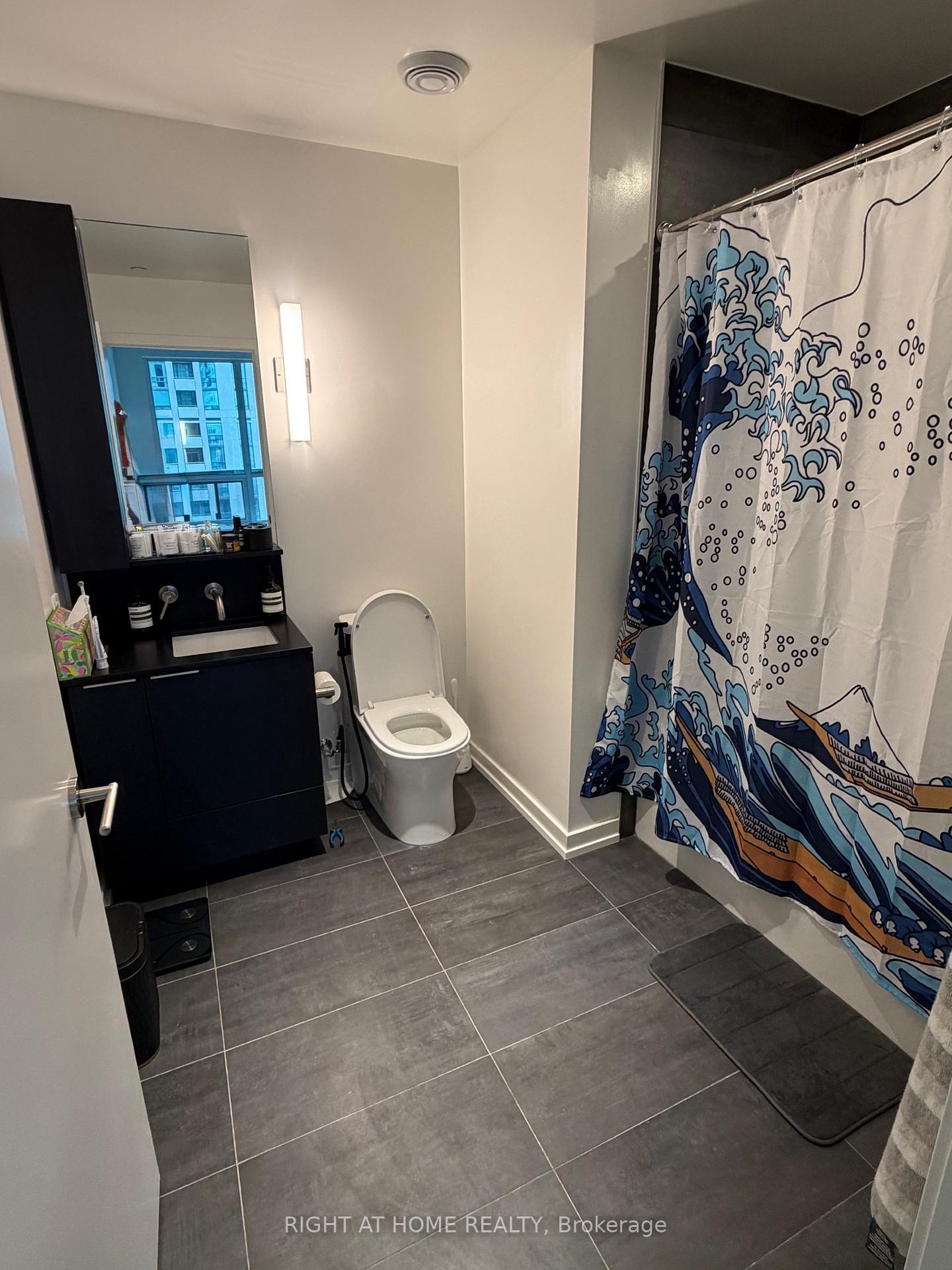 Photo 5 of Unit 703, 110 Broadway Avenue, Toronto, Mount Pleasant West — HOMEH