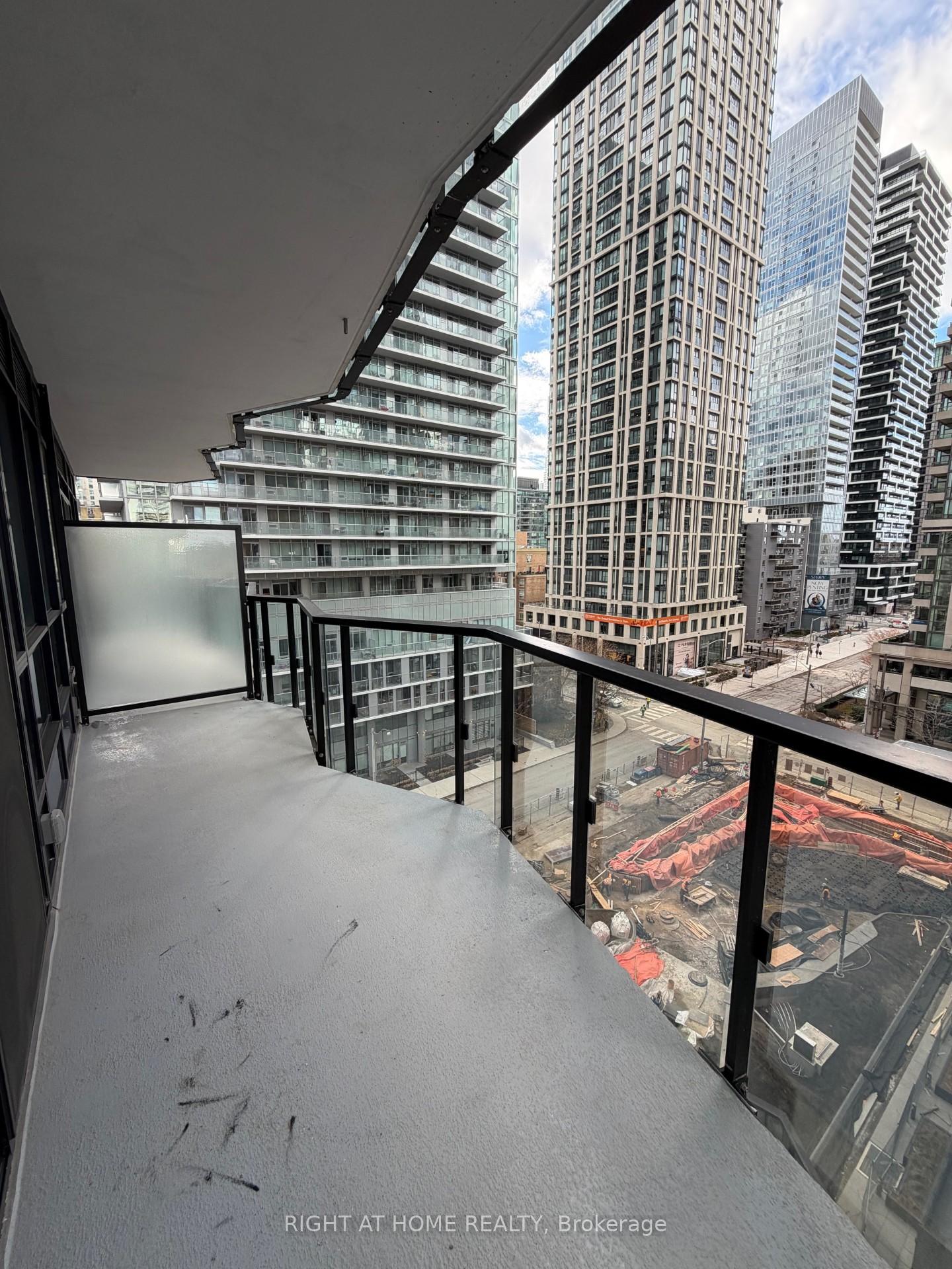 Photo 6 of Unit 703, 110 Broadway Avenue, Toronto, Mount Pleasant West — HOMEH