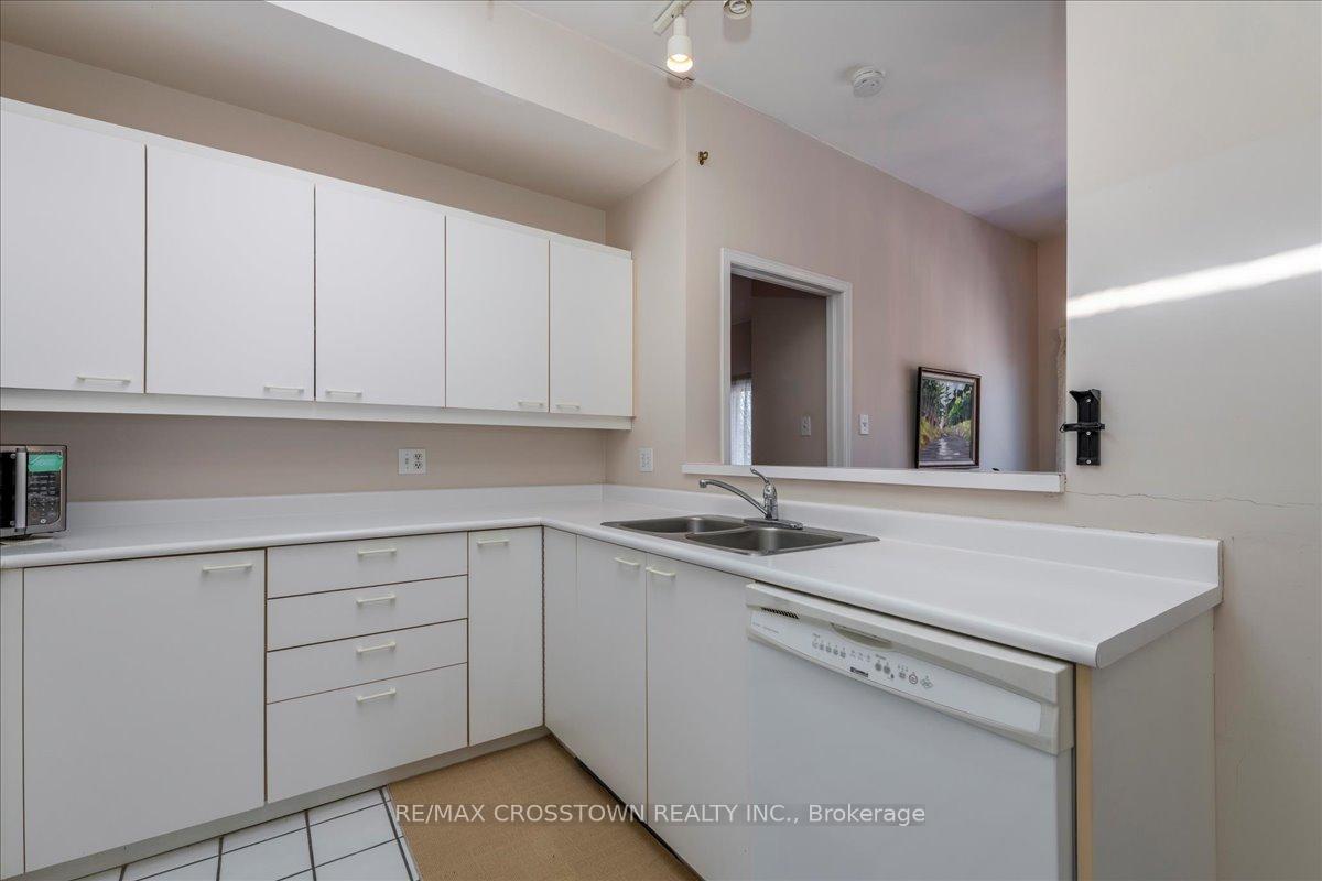Photo 11 of Unit 301, 21 Kempenfelt Drive, Barrie, North Shore — HOMEH