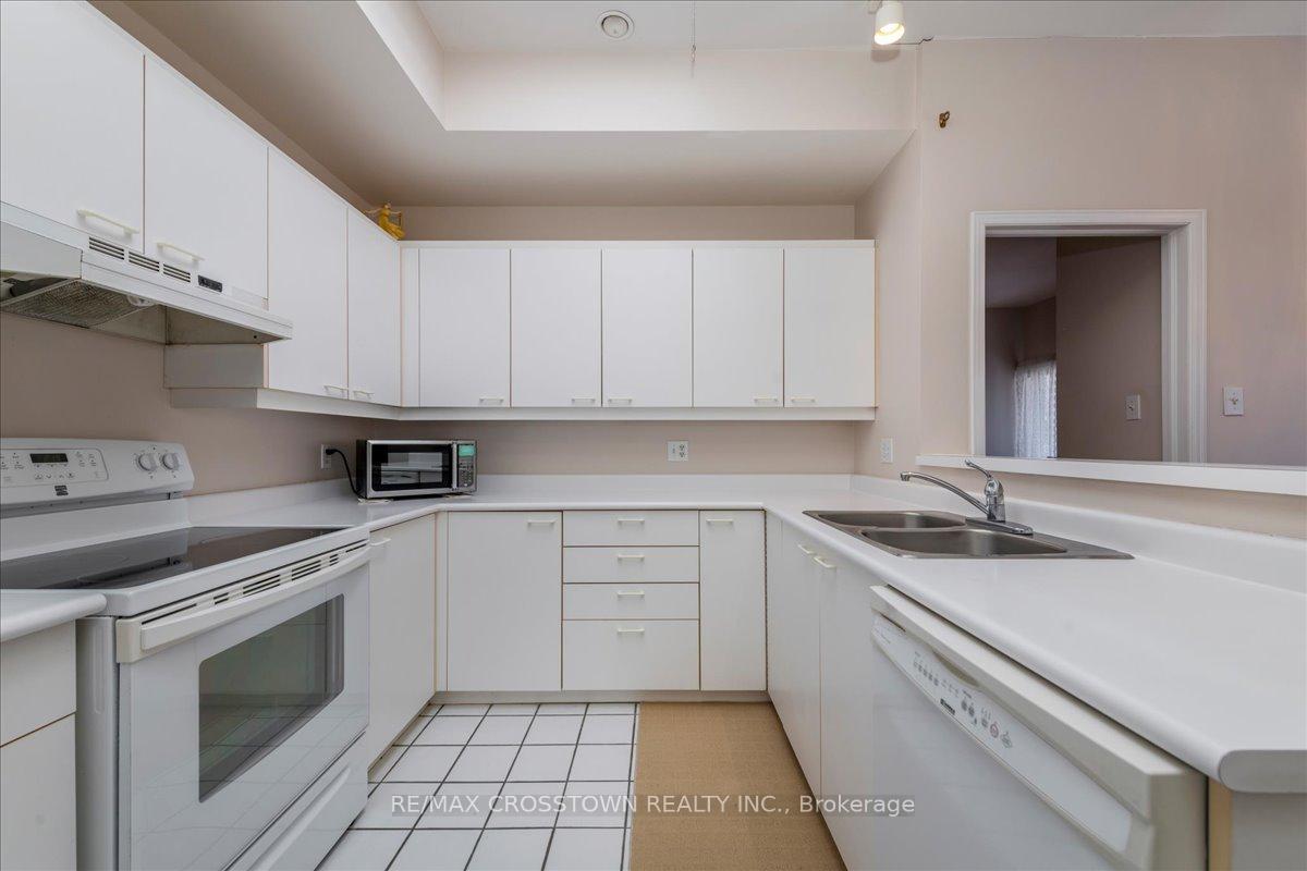 Photo 12 of Unit 301, 21 Kempenfelt Drive, Barrie, North Shore — HOMEH