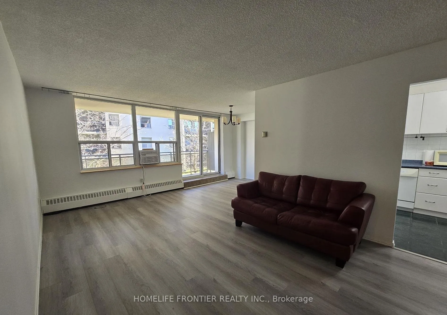 Photo 2 of Unit 205, 180 Dudley Avenue, Markham, Thornhill — HOMEH